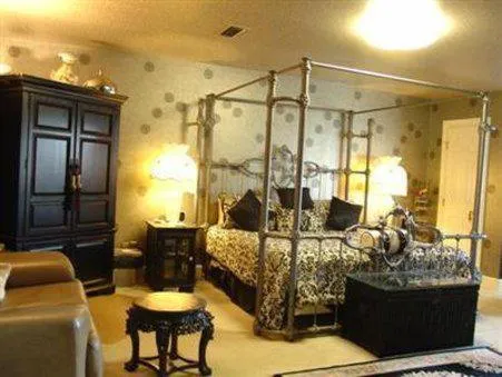 Bed in Matthews Manor Bed & Breakfast