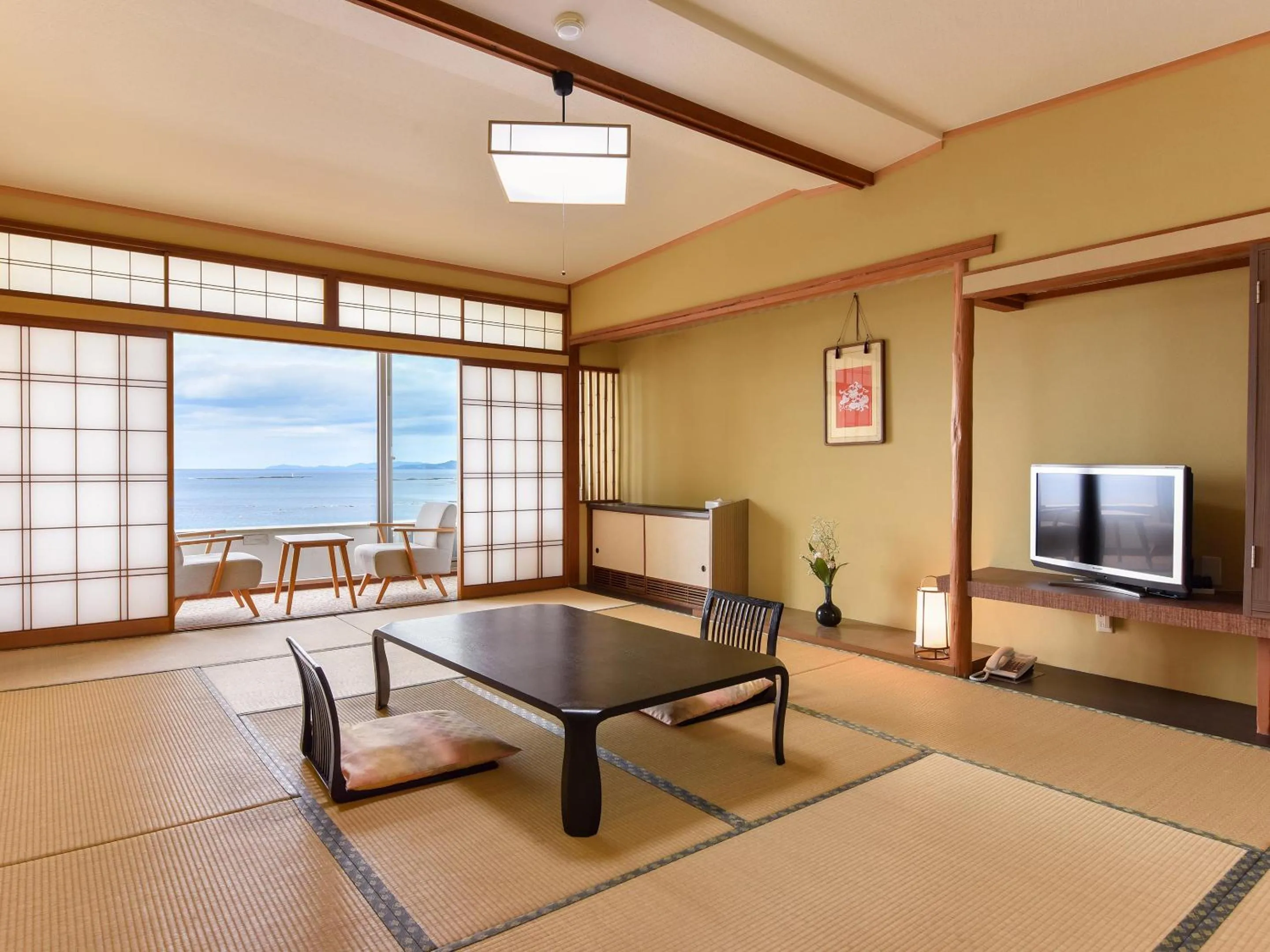 Photo of the whole room in Hotel Sanrakuso