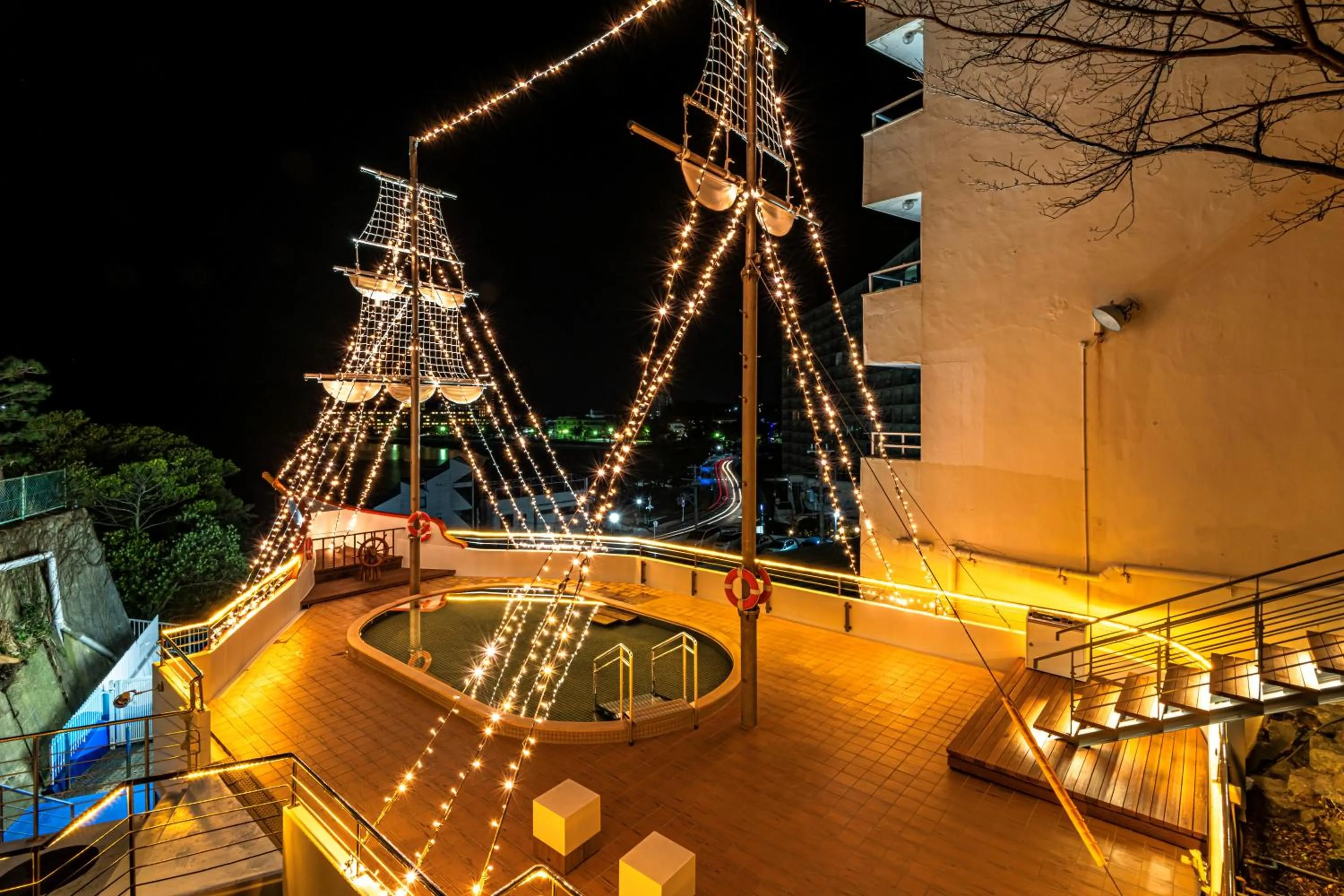 Night in Hotel Sanrakuso