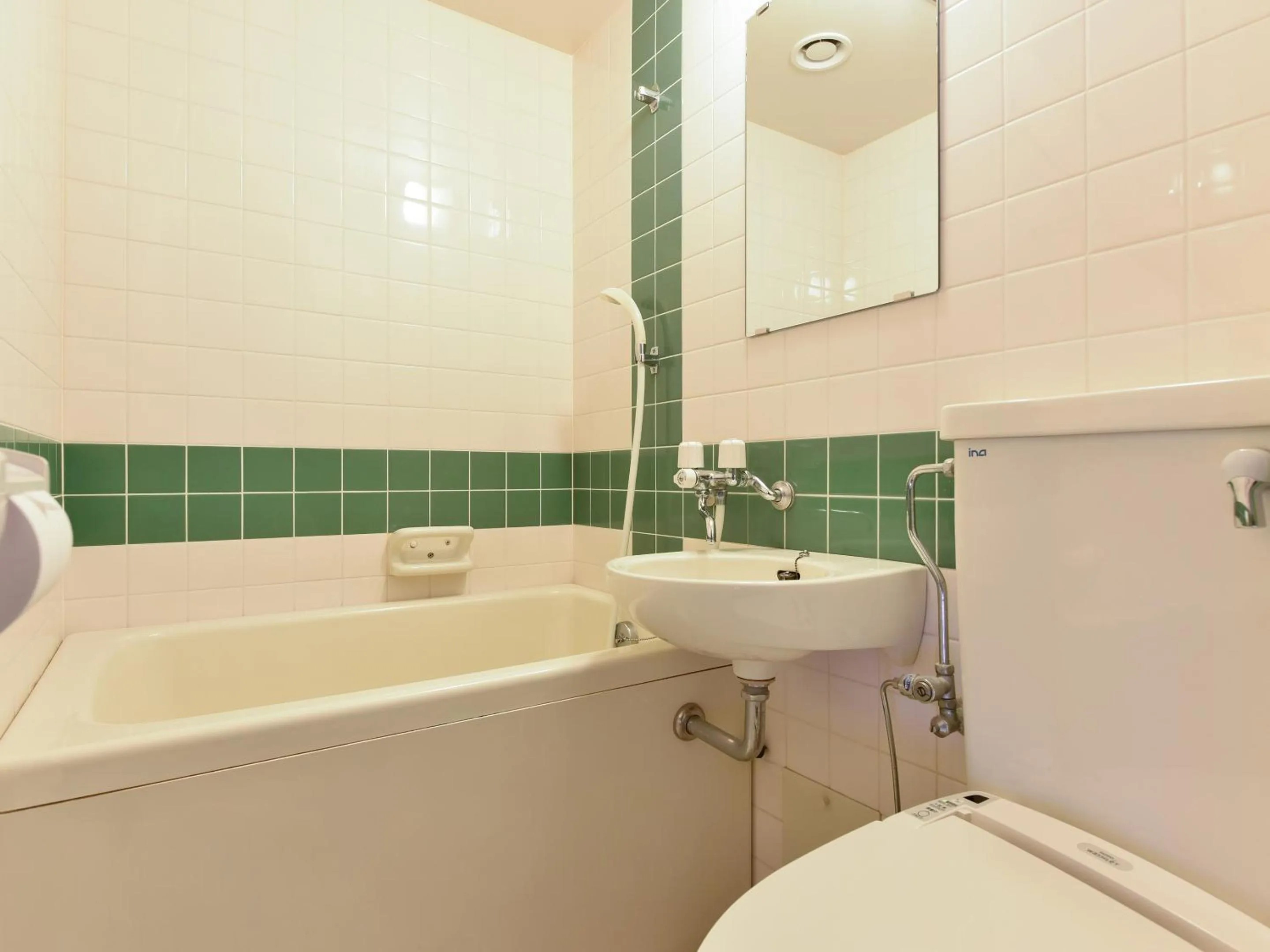 Shower in Hotel Sanrakuso