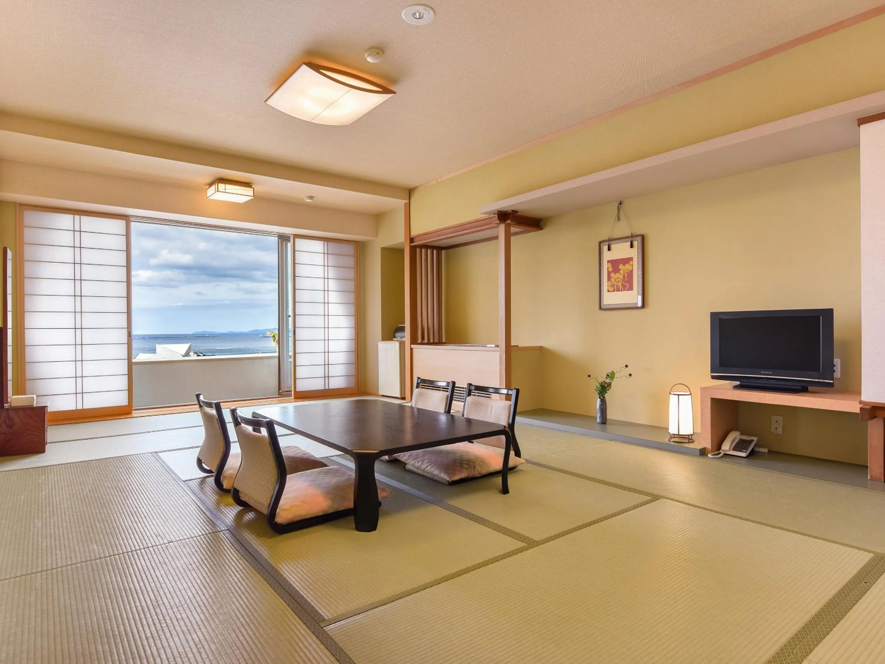 Photo of the whole room in Hotel Sanrakuso