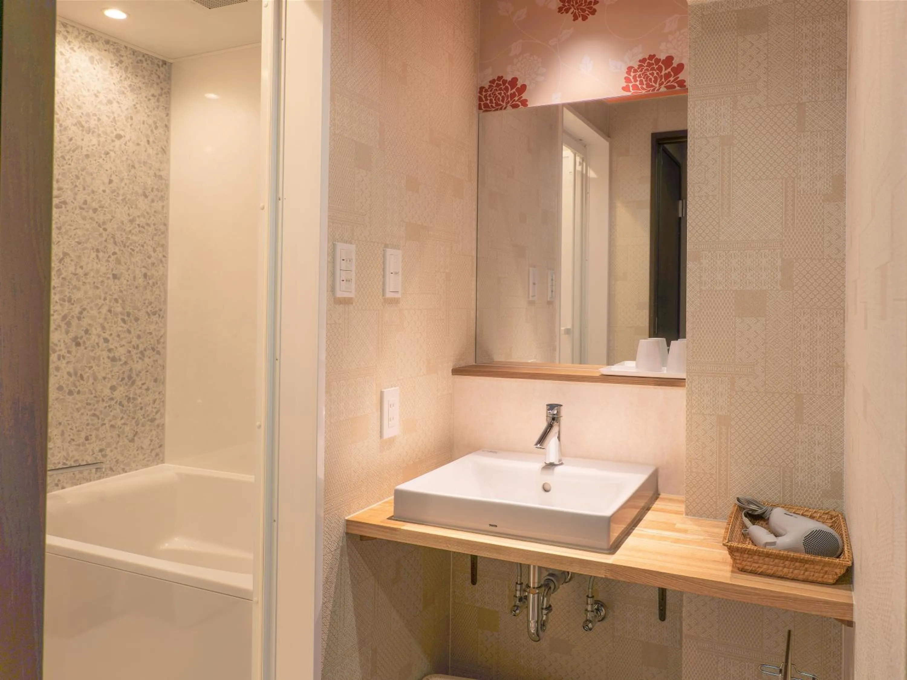 Shower in Hotel Sanrakuso