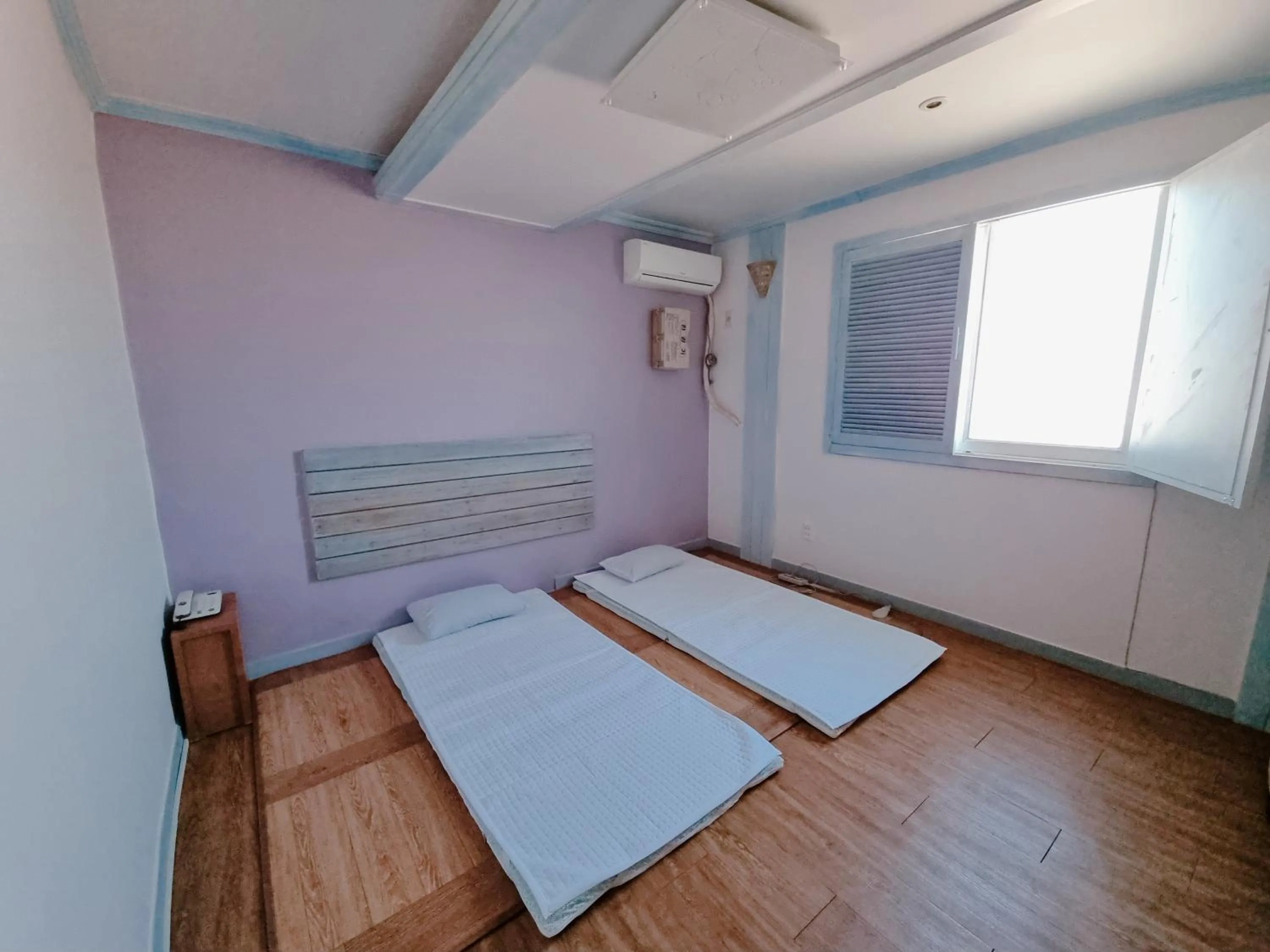 Photo of the whole room, Bed in Raemian