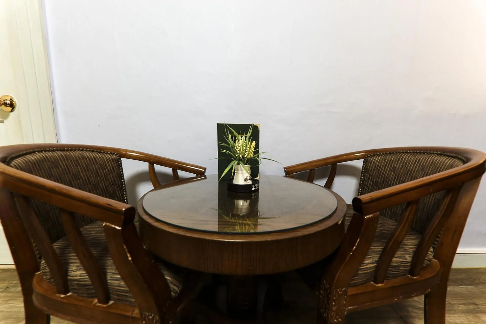 Dining area in Raemian