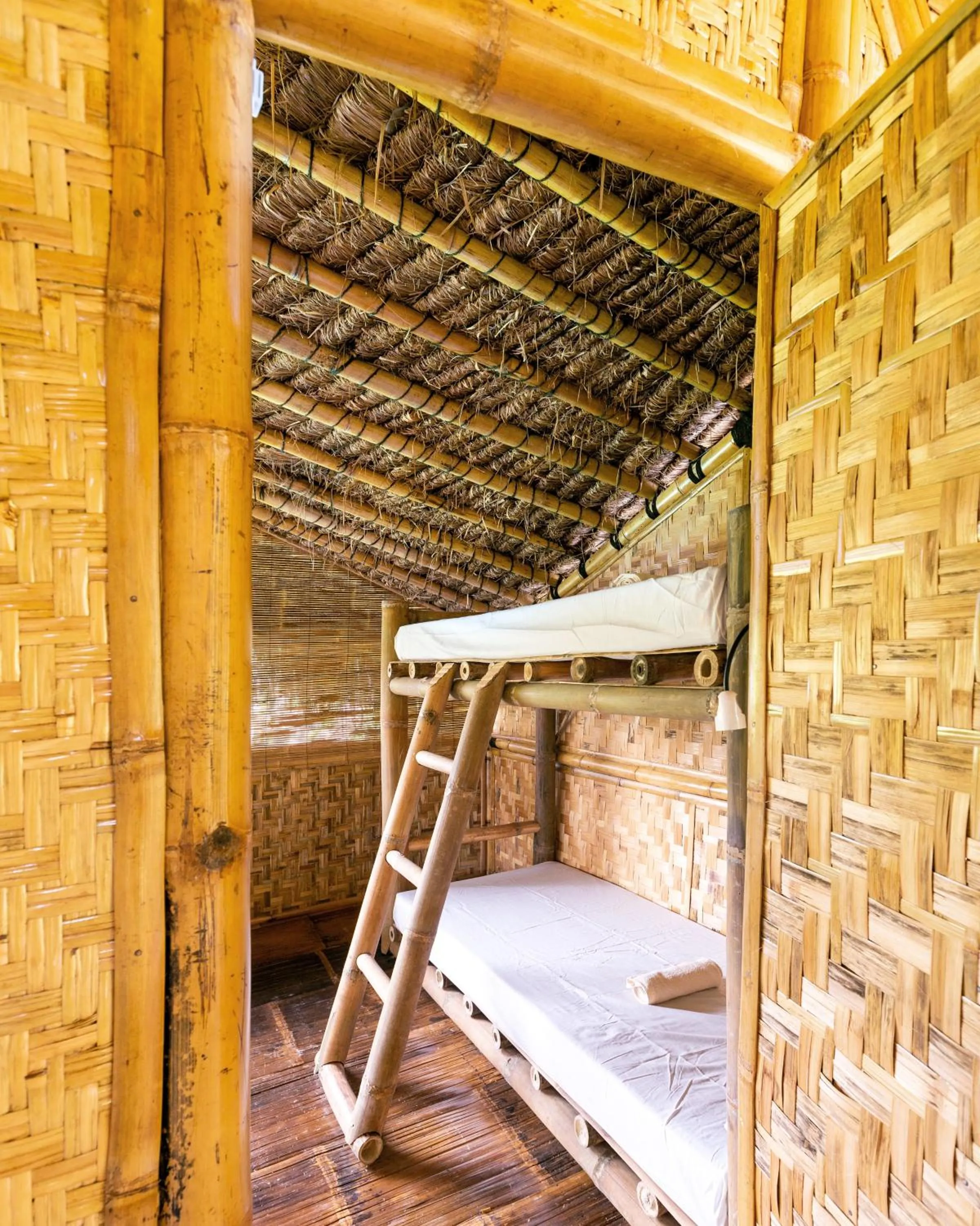 Bed in Bamboo & B