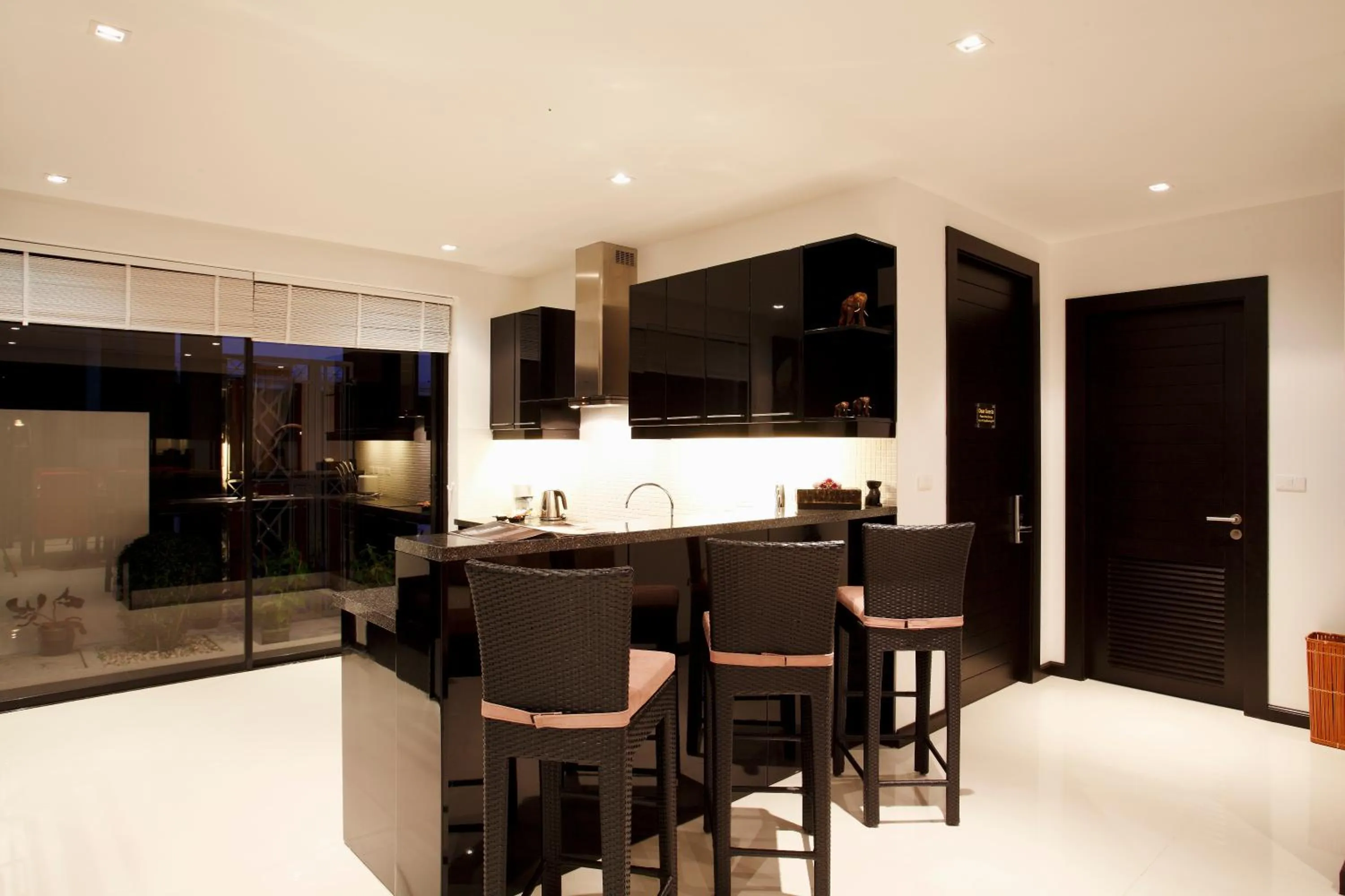 Kitchen or kitchenette in By The Lake Villas