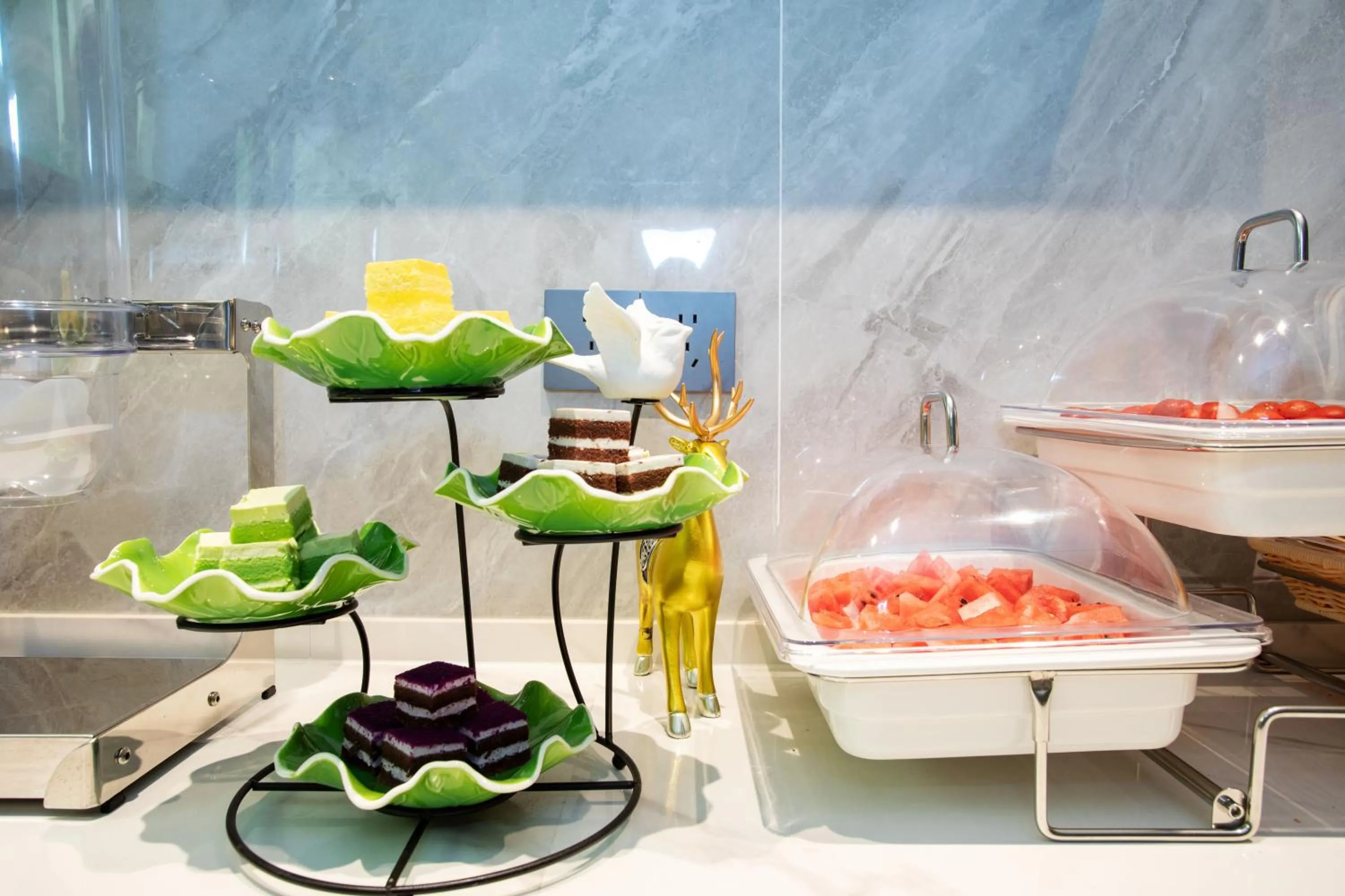 Restaurant/places to eat in VX Hotel Shanghai Yixian Road Dabaishu