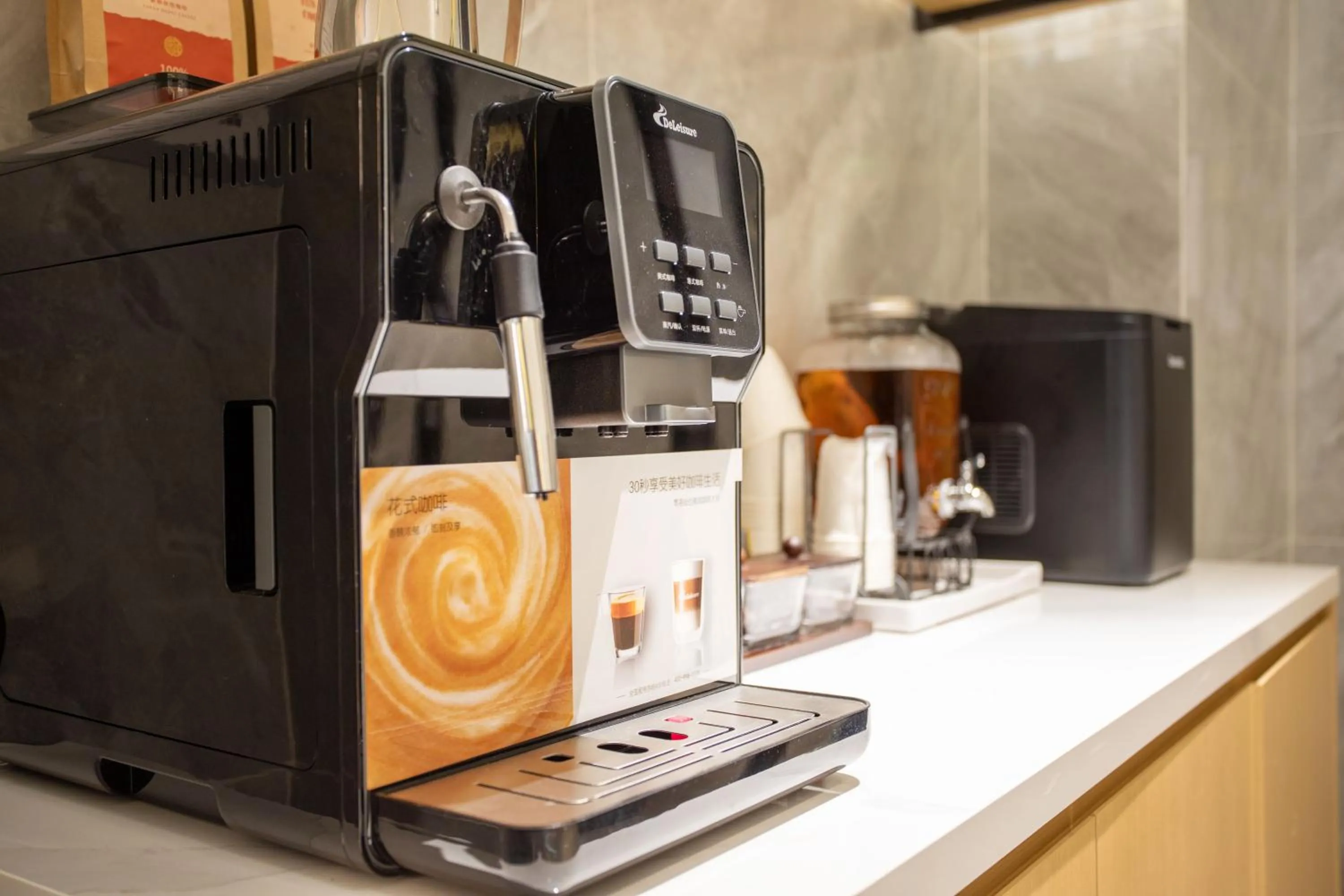 Restaurant/places to eat in VX Hotel Shanghai Yixian Road Dabaishu