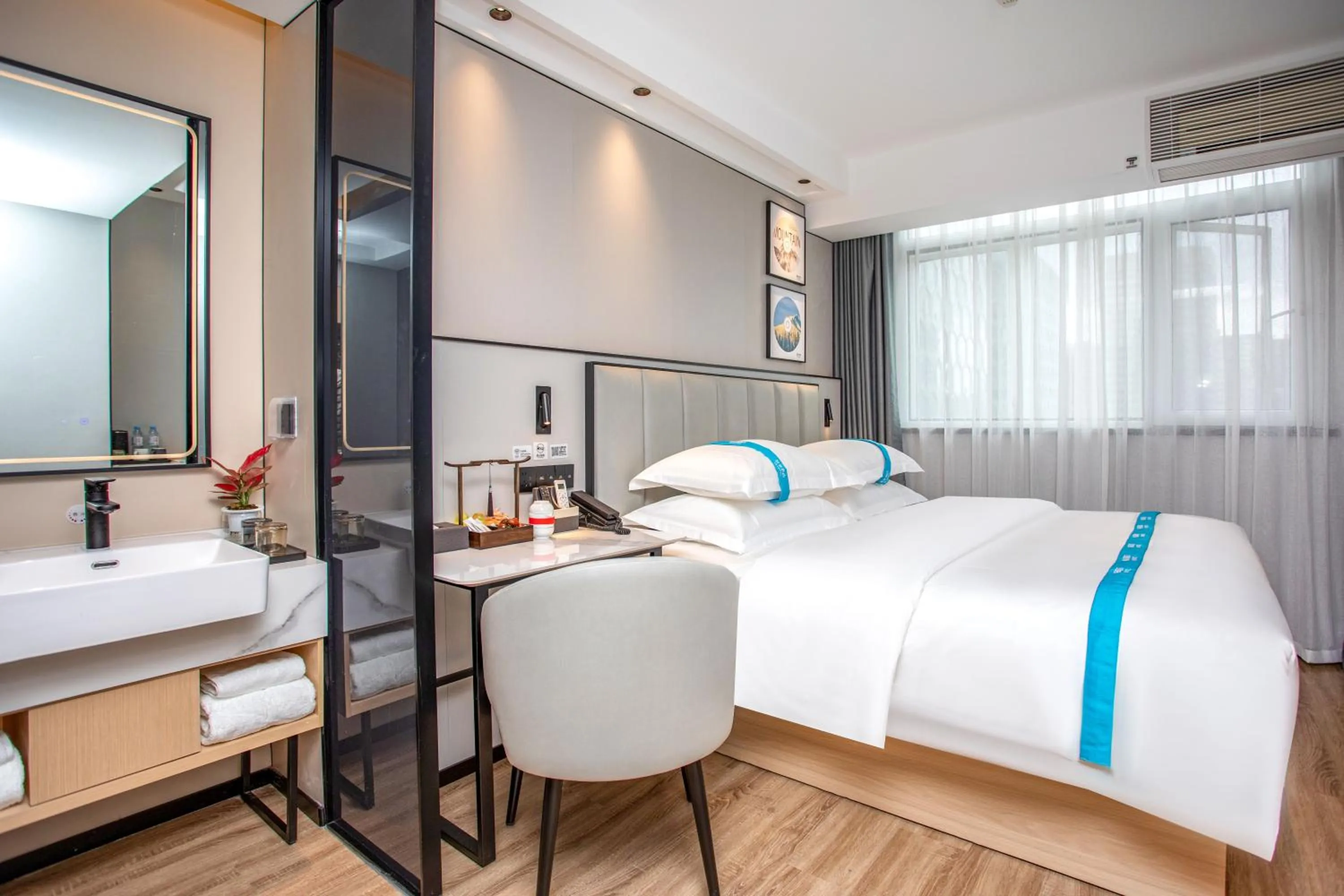 Bed in VX Hotel Shanghai Yixian Road Dabaishu