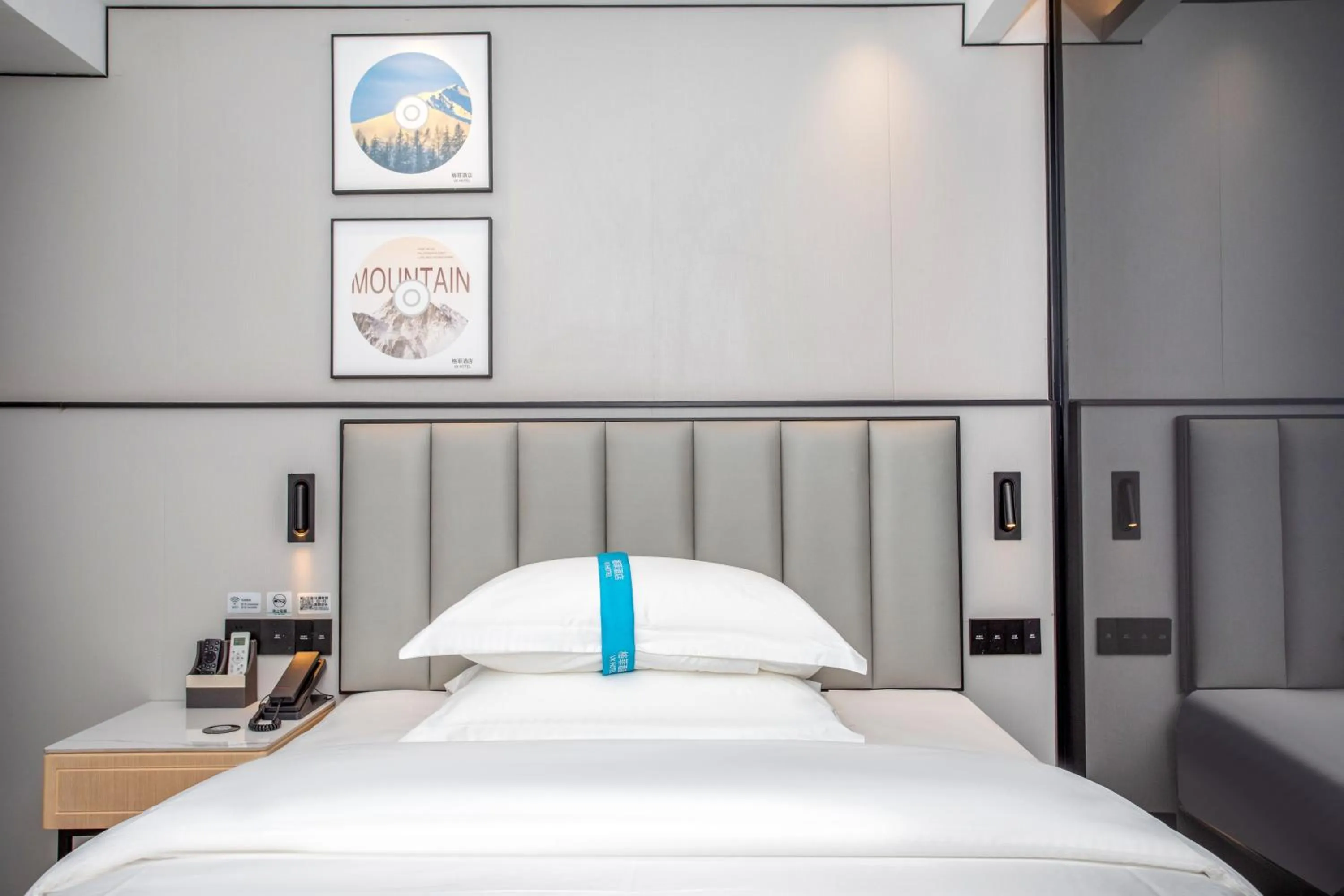 Bed in VX Hotel Shanghai Yixian Road Dabaishu