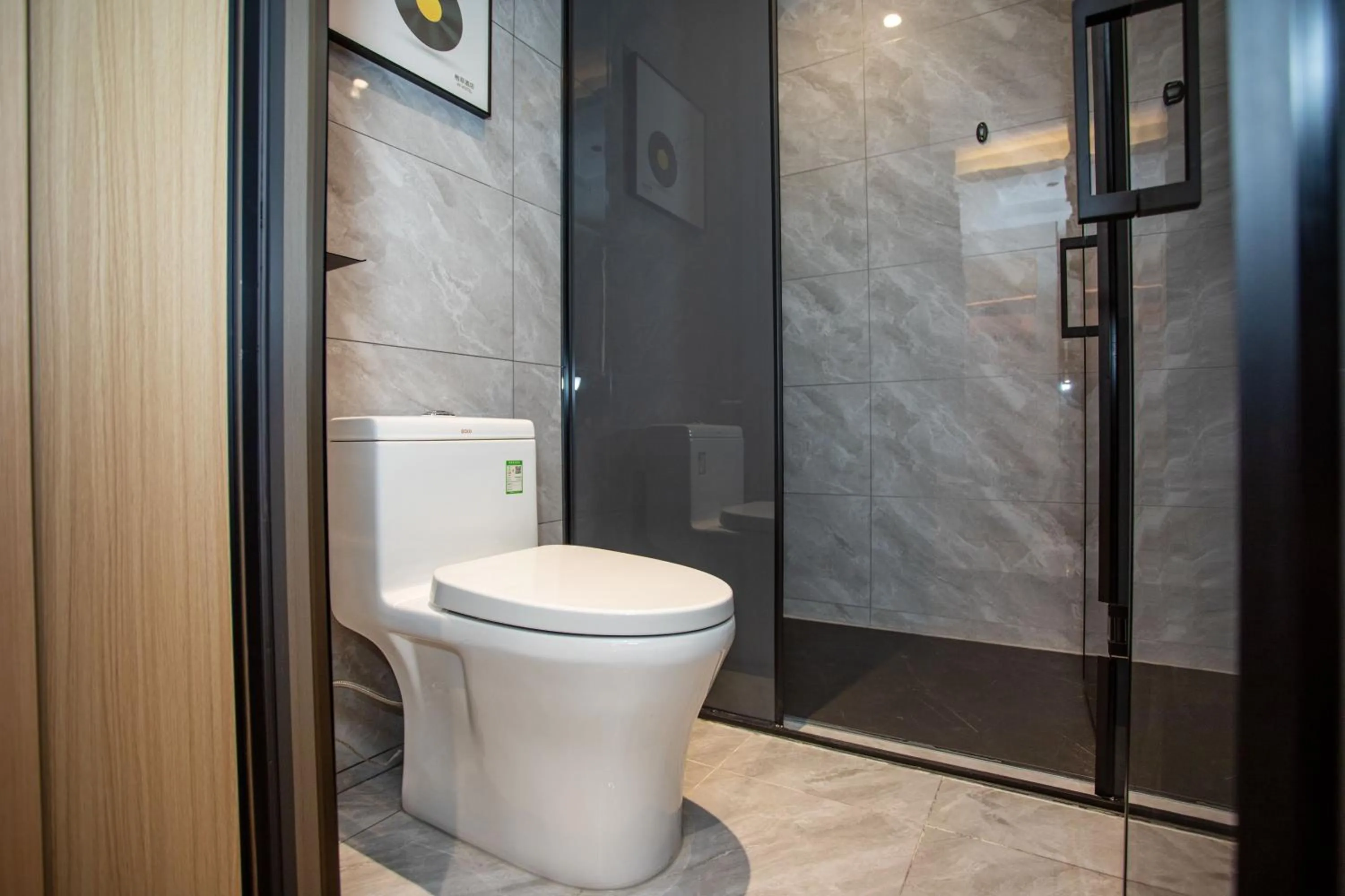 Shower in VX Hotel Shanghai Yixian Road Dabaishu