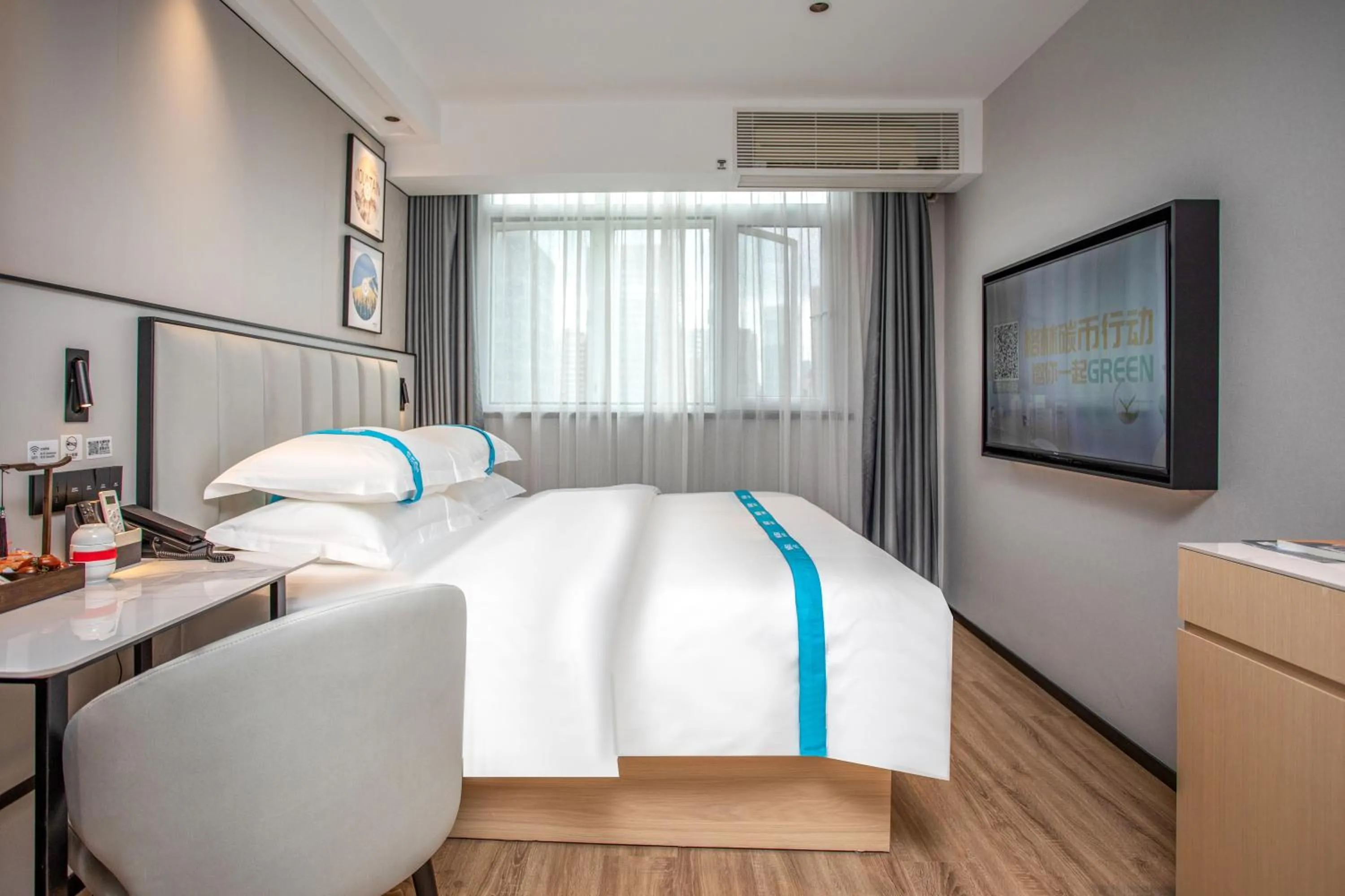 Bed in VX Hotel Shanghai Yixian Road Dabaishu