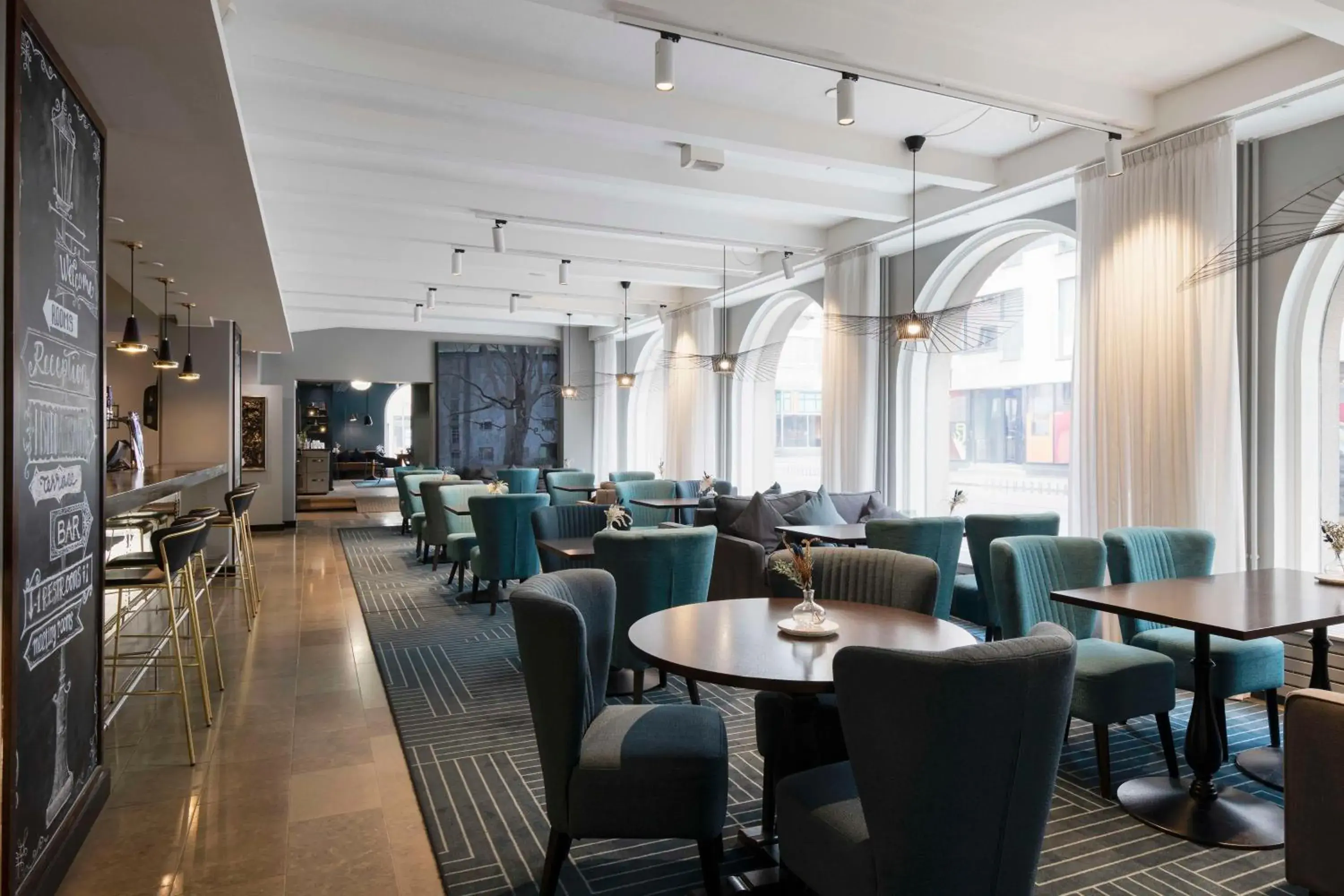 Lounge or bar in Radisson Blu Aleksanteri Hotel, Helsinki Lounge or bar in Radisson Blu Aleksanteri Hotel, Helsinki