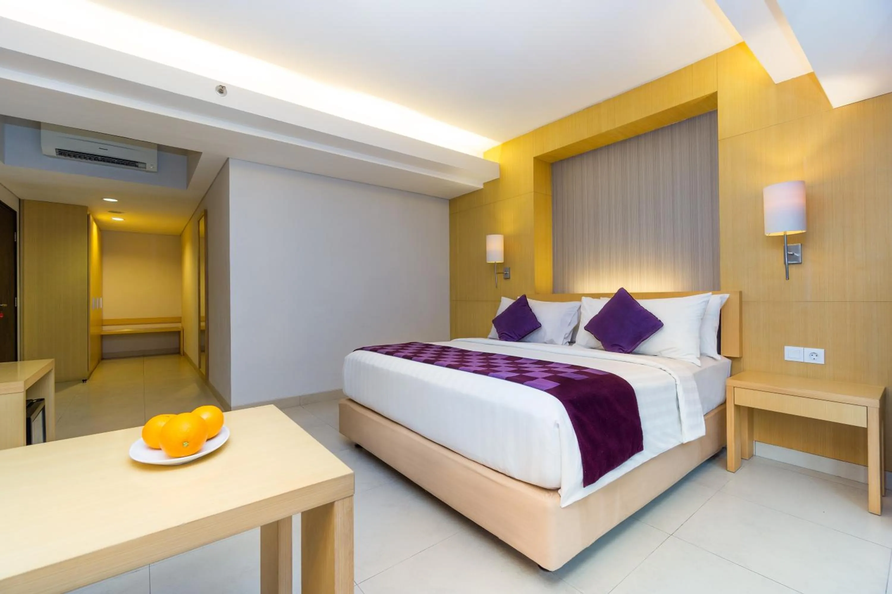 Bed in Quest Hotel Kuta by ASTON