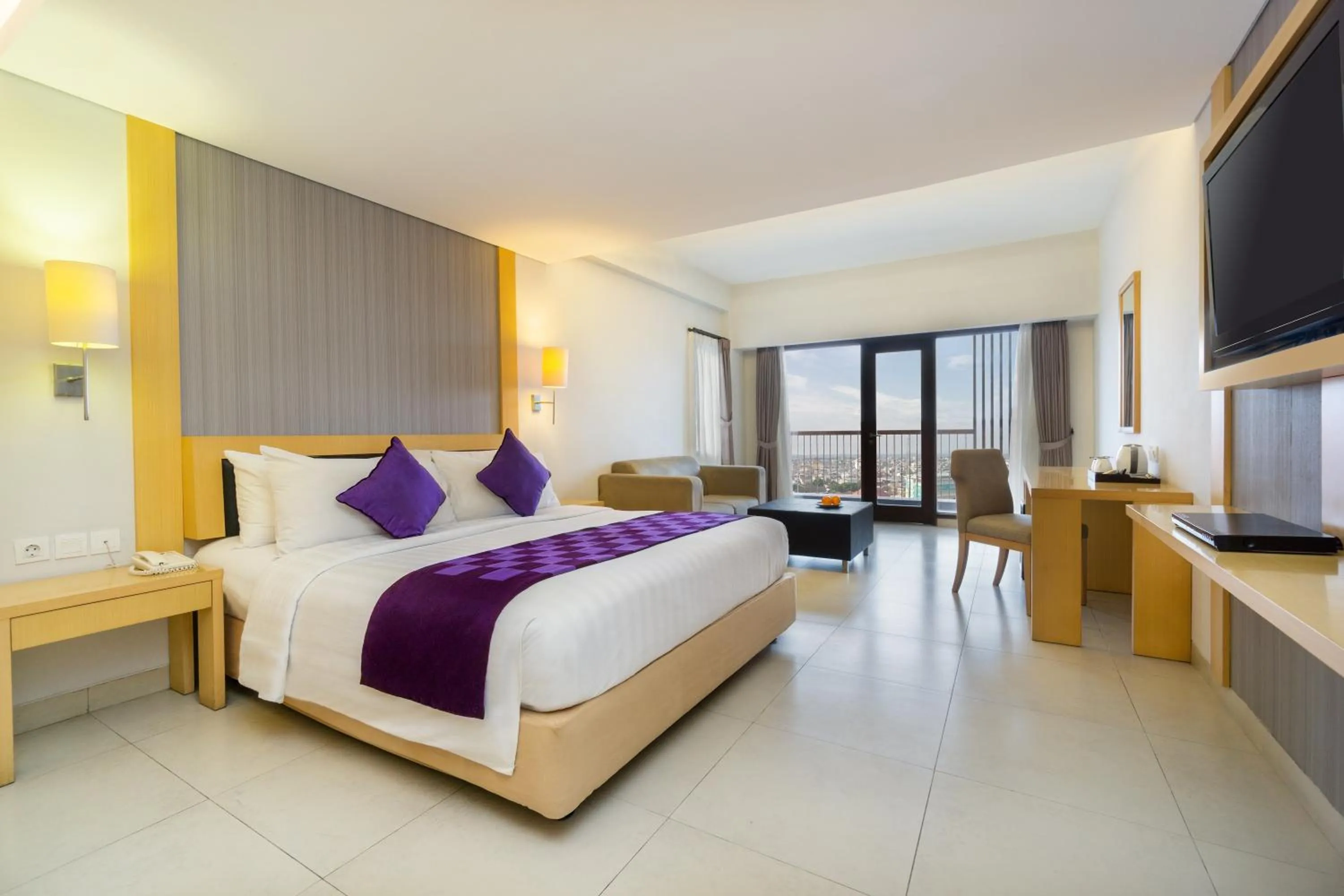 Bed in Quest Hotel Kuta by ASTON