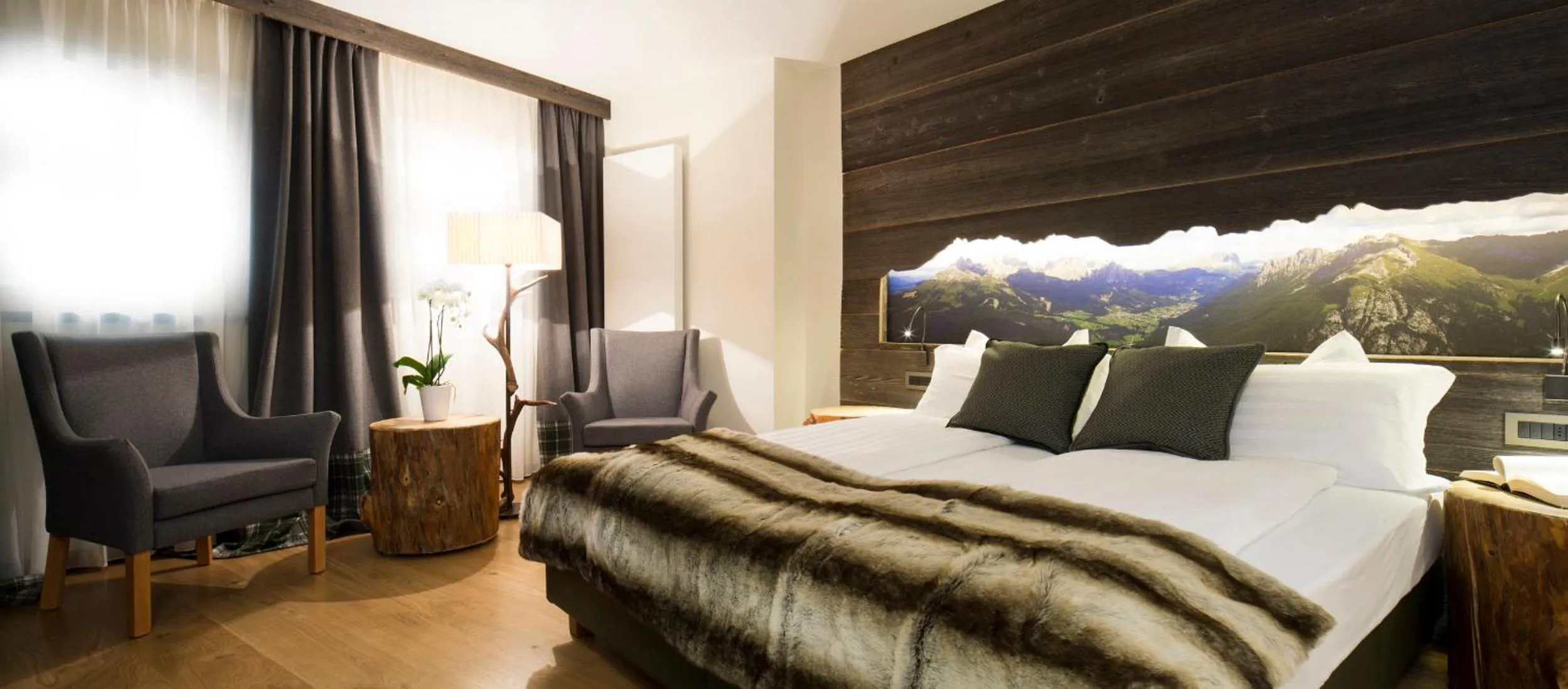 Decorative detail, Bed in Sport Hotel Majarè