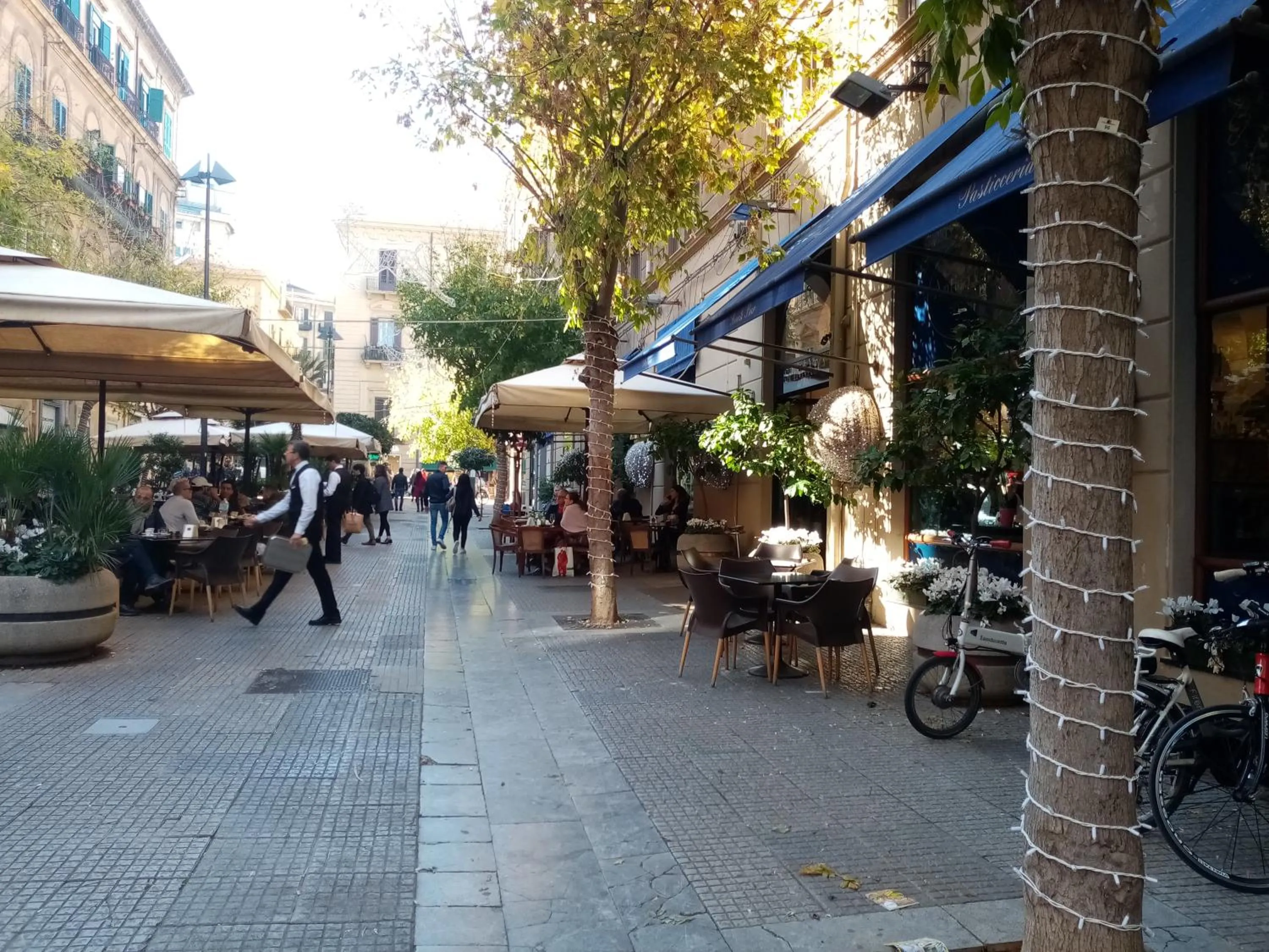 Restaurant/places to eat in Ariston Petit Hotel