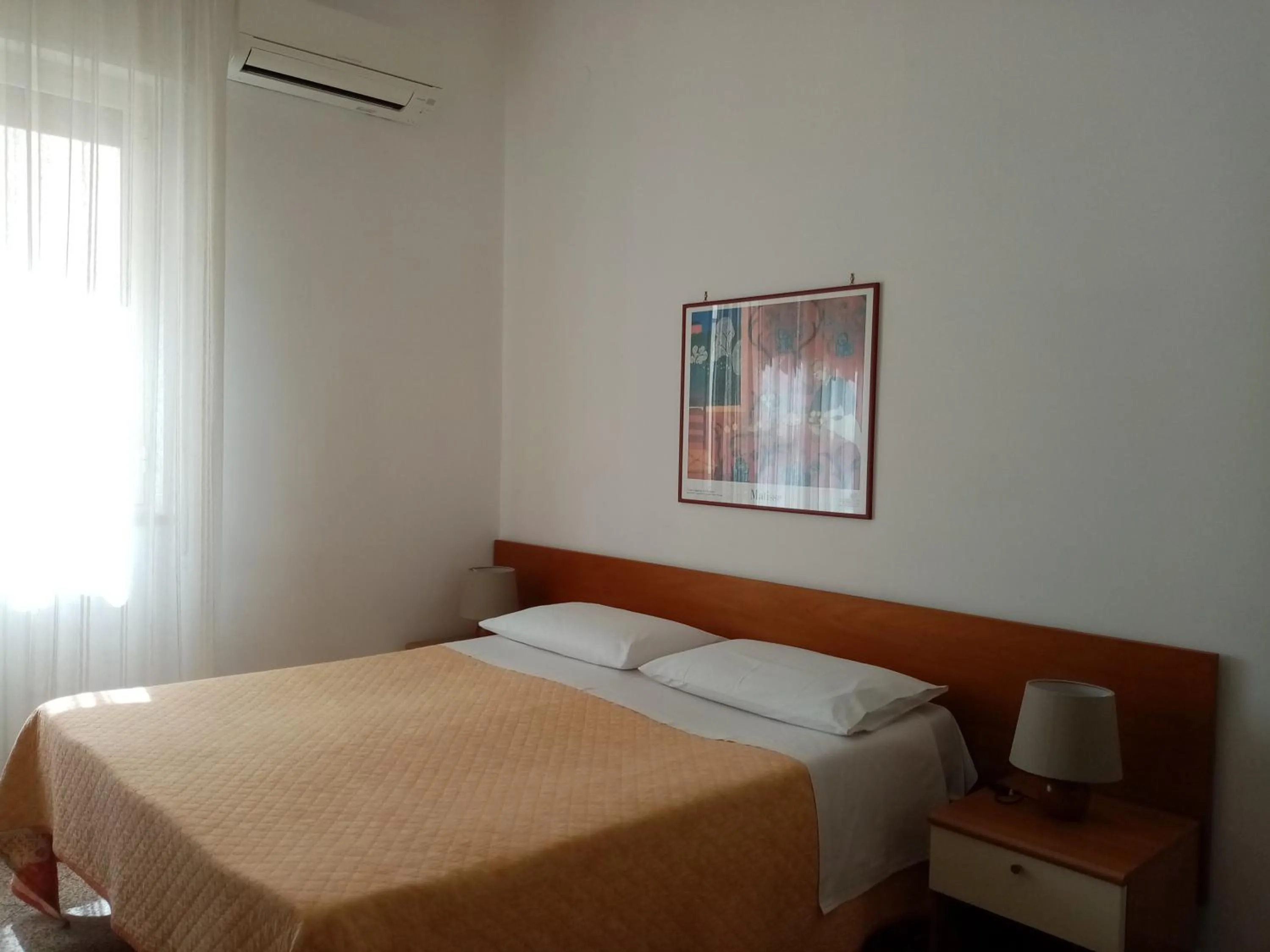 Bed in Ariston Petit Hotel