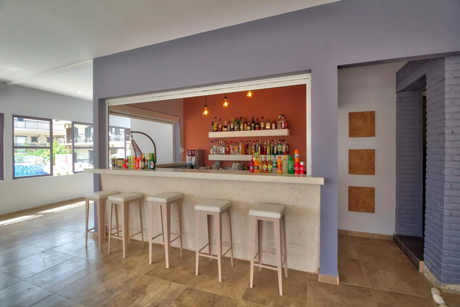 Lounge or bar in Two Brothers Studios & Apts
