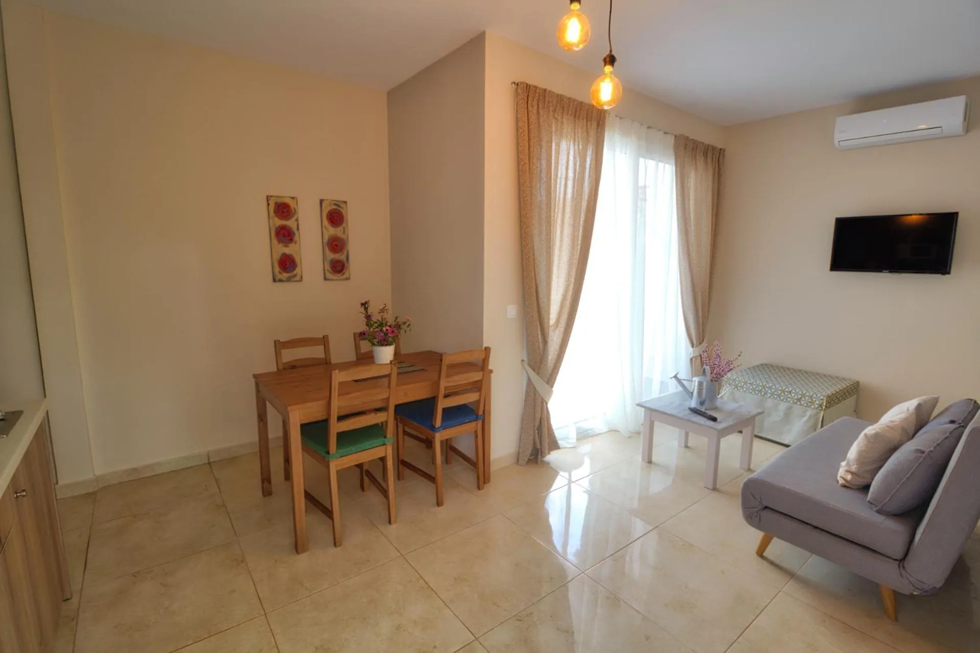 TV and multimedia in Two Brothers Studios & Apts