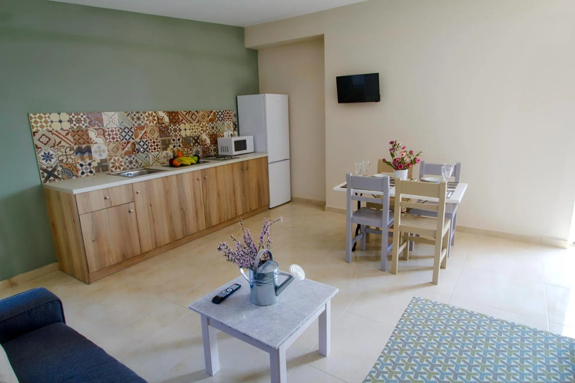 Kitchen or kitchenette in Two Brothers Studios & Apts