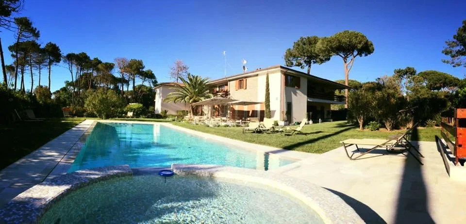 Swimming pool in Arli Hotel Hideaway Punta Ala - Adults Only