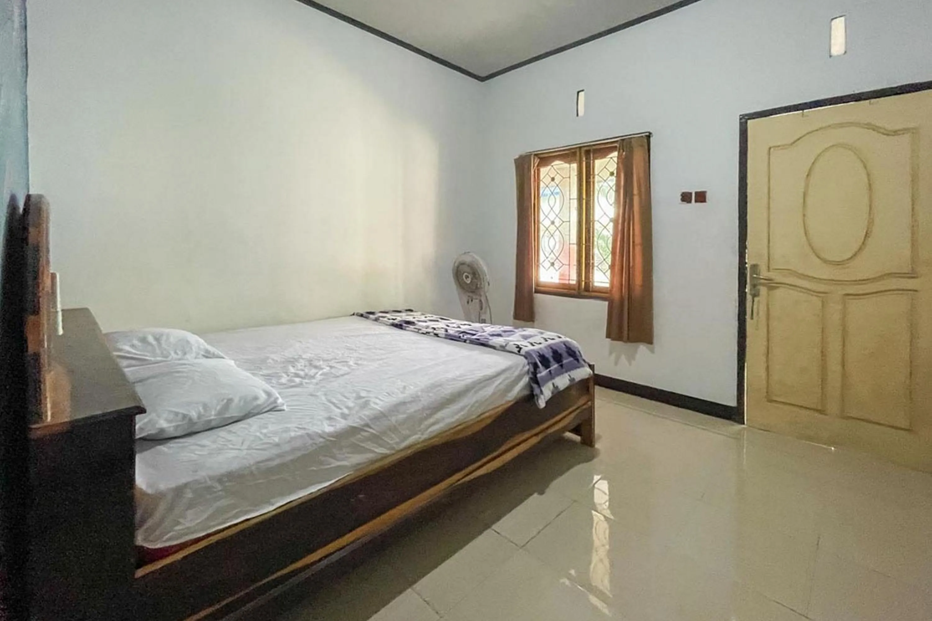 Bed in Ekas Beach Guesthouse Mitra RedDoorz