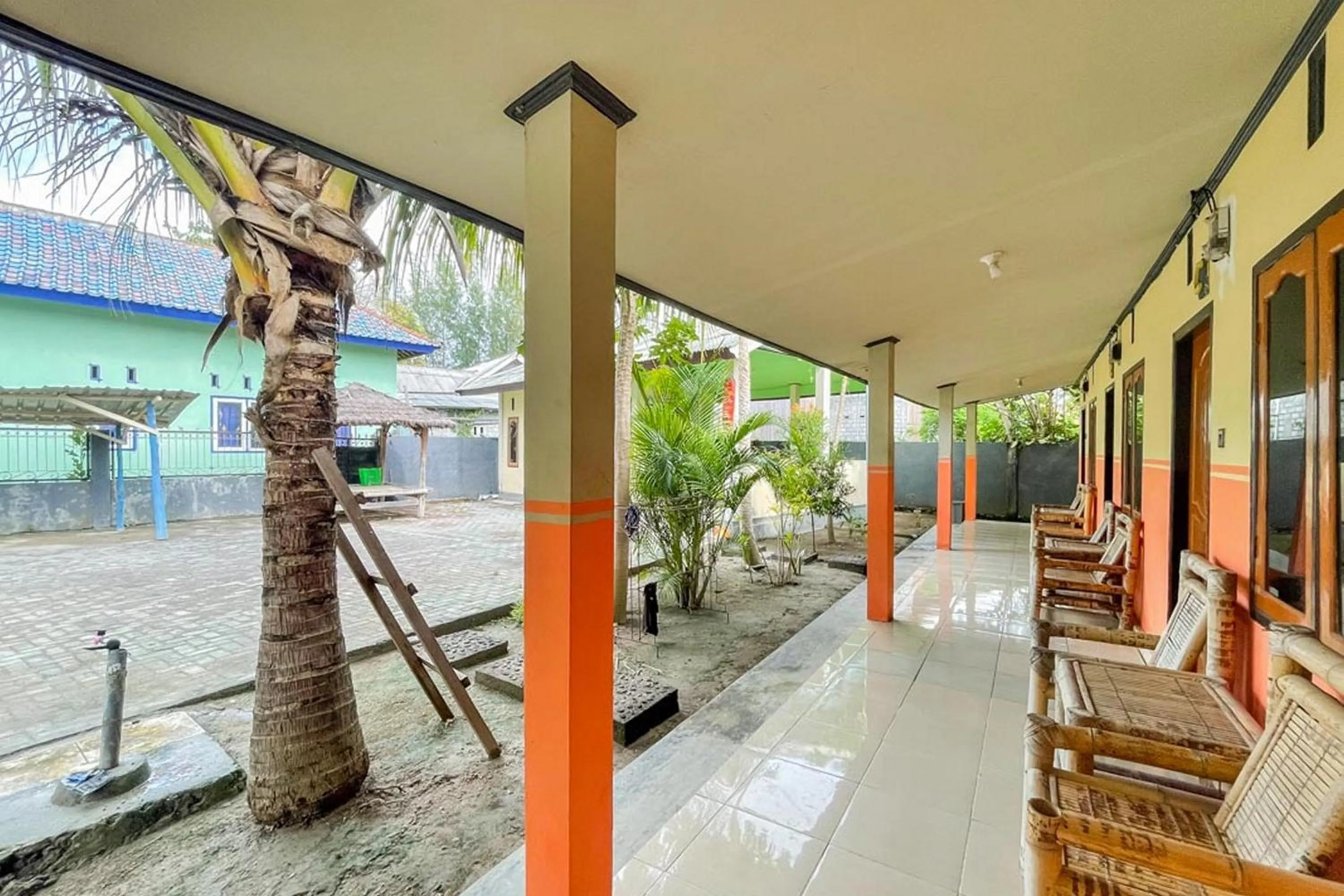 Restaurant/places to eat in Ekas Beach Guesthouse Mitra RedDoorz