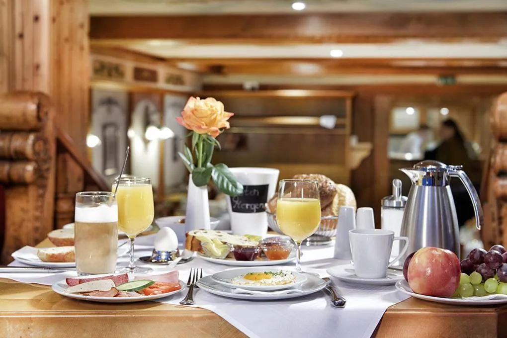 Buffet breakfast in Hotel Zum Goldenen Ochsen am Schlossgarten