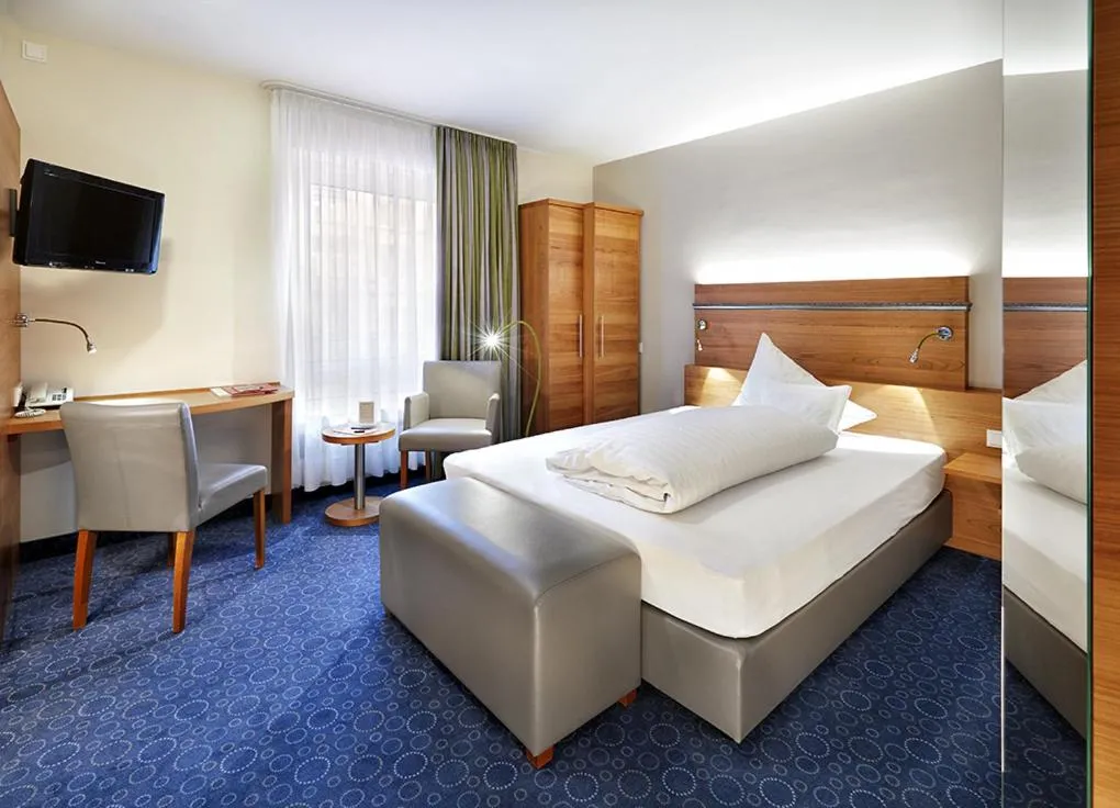 Day, Bed in Hotel Zum Goldenen Ochsen am Schlossgarten