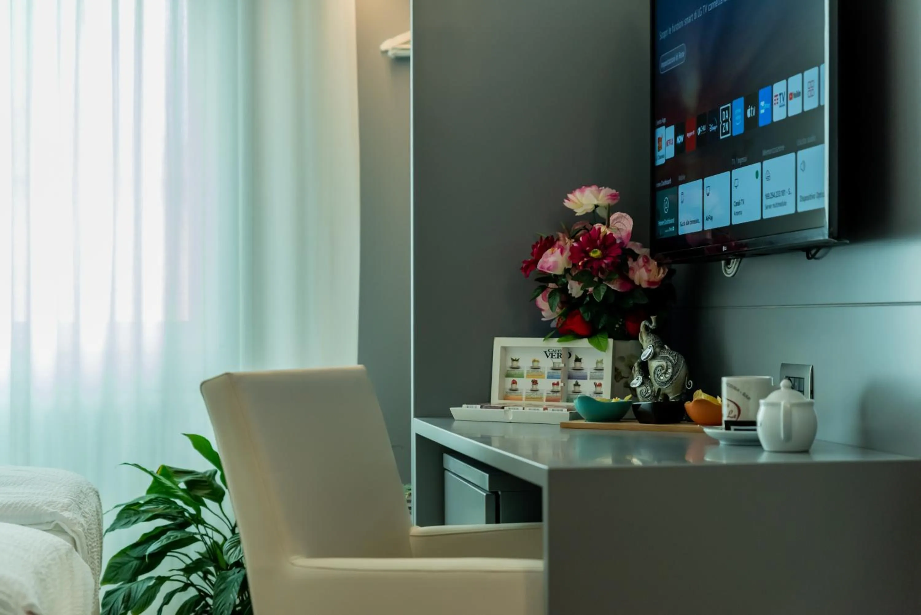 TV and multimedia in Hotel Shangri-La