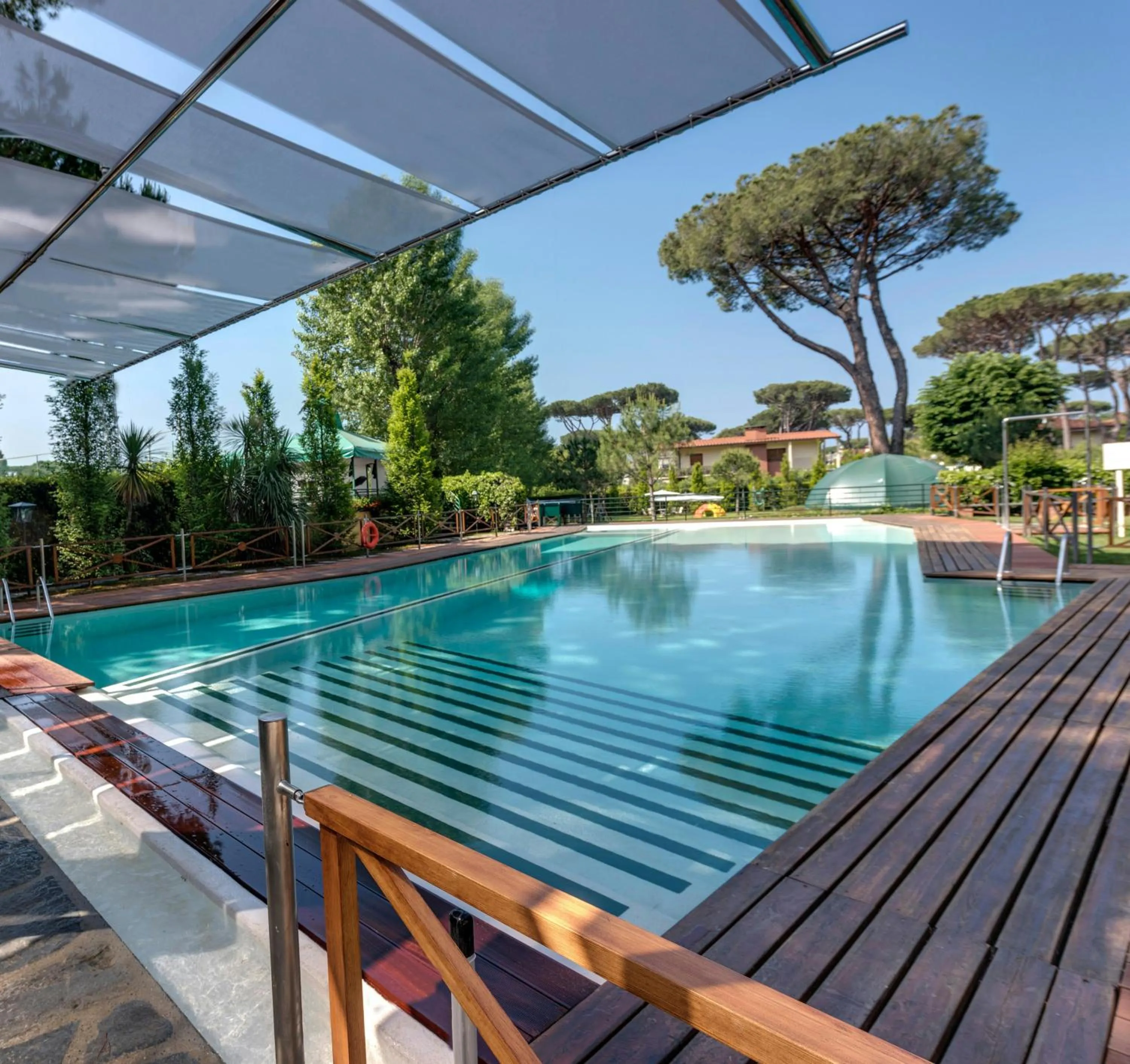 Swimming pool in Hermitage Hotel & Resort Forte dei Marmi - Starhotels Collezione