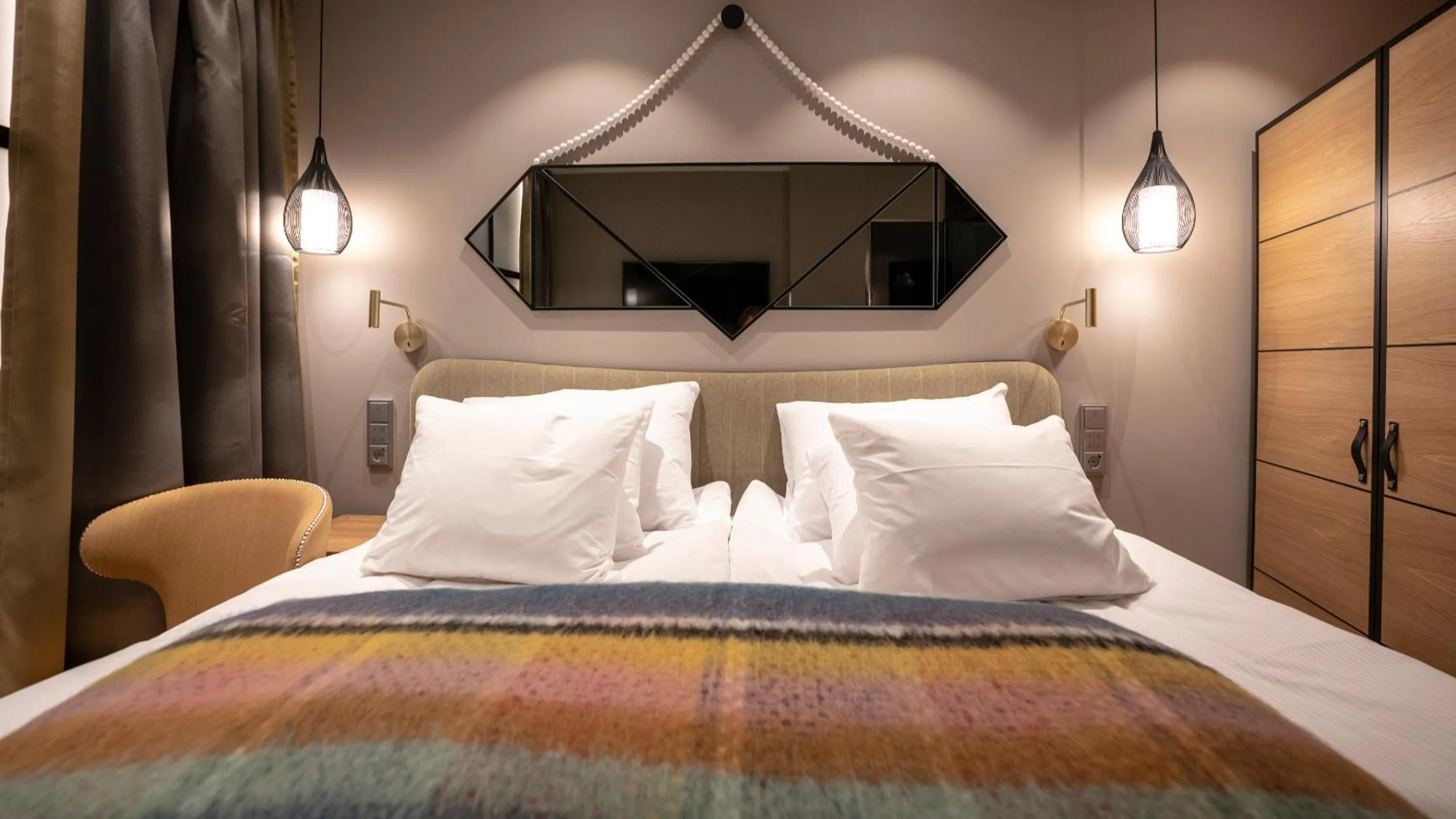 Bedroom, Bed in Solo Sokos Hotel Turun Seurahuone