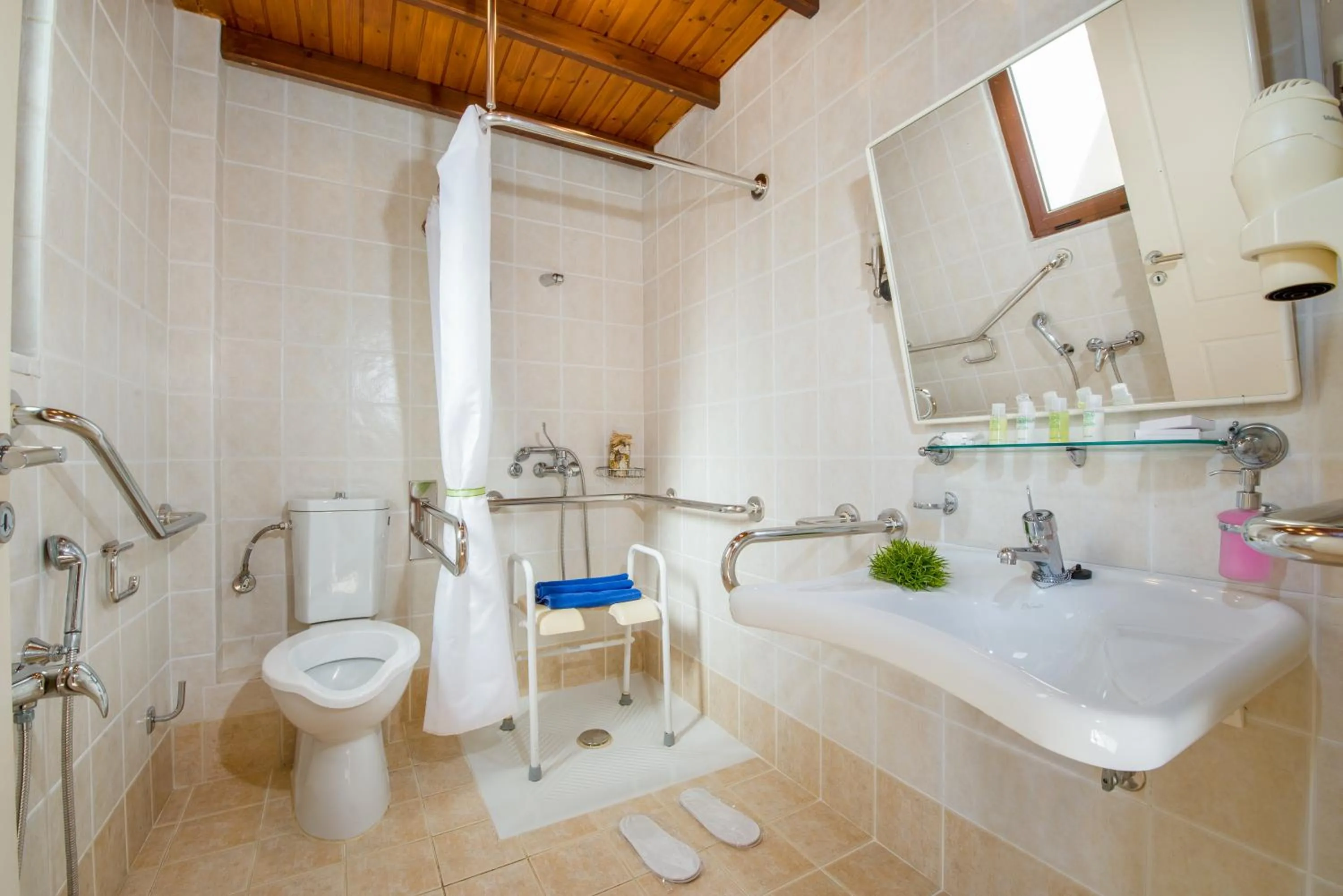 Shower in ERIA RESORT for people with special abilities