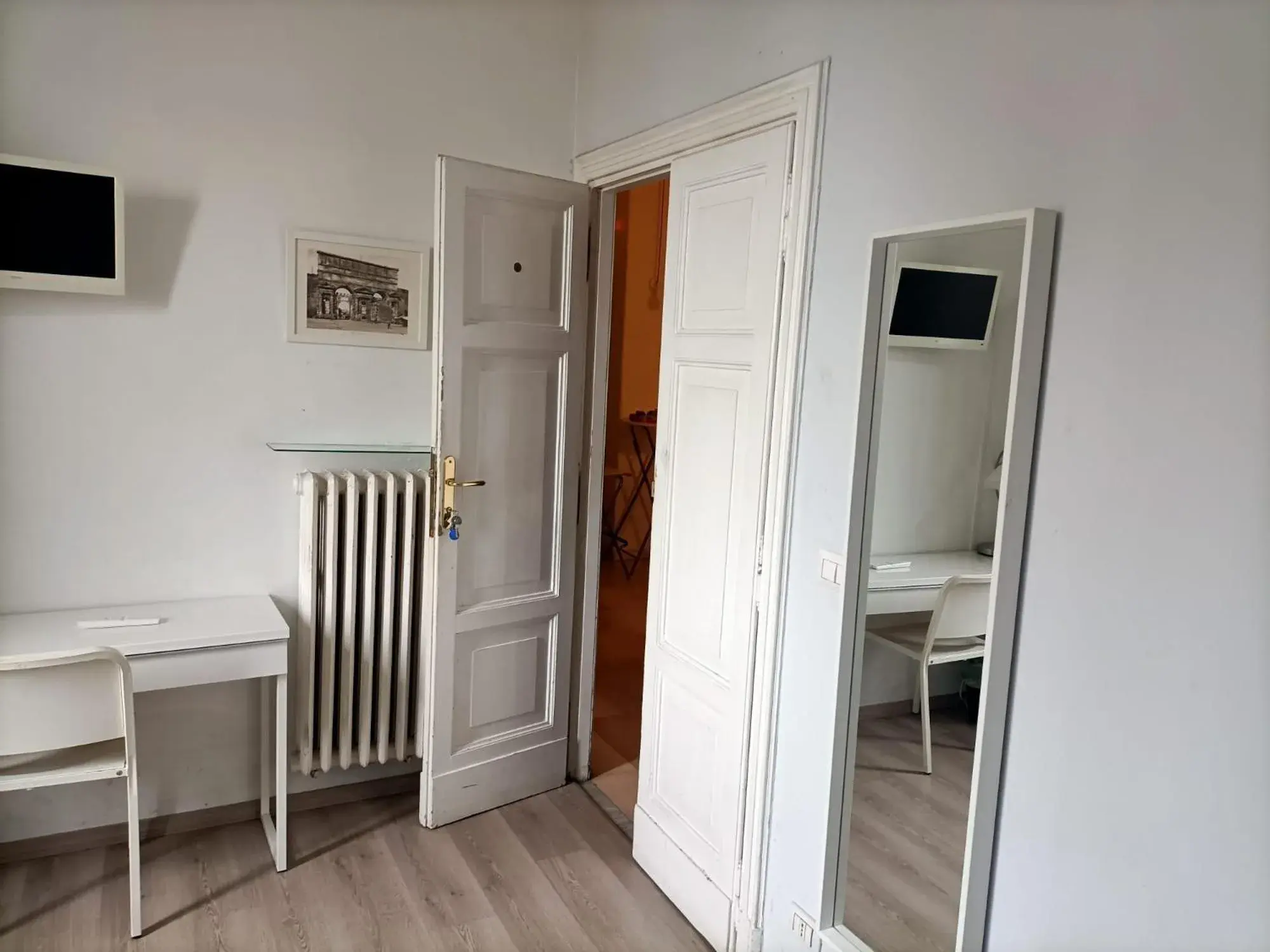 Twin Room with Shared Bathroom in Colazione Al Vaticano Guest House Twin Room with Shared Bathroom in Colazione Al Vaticano Guest House