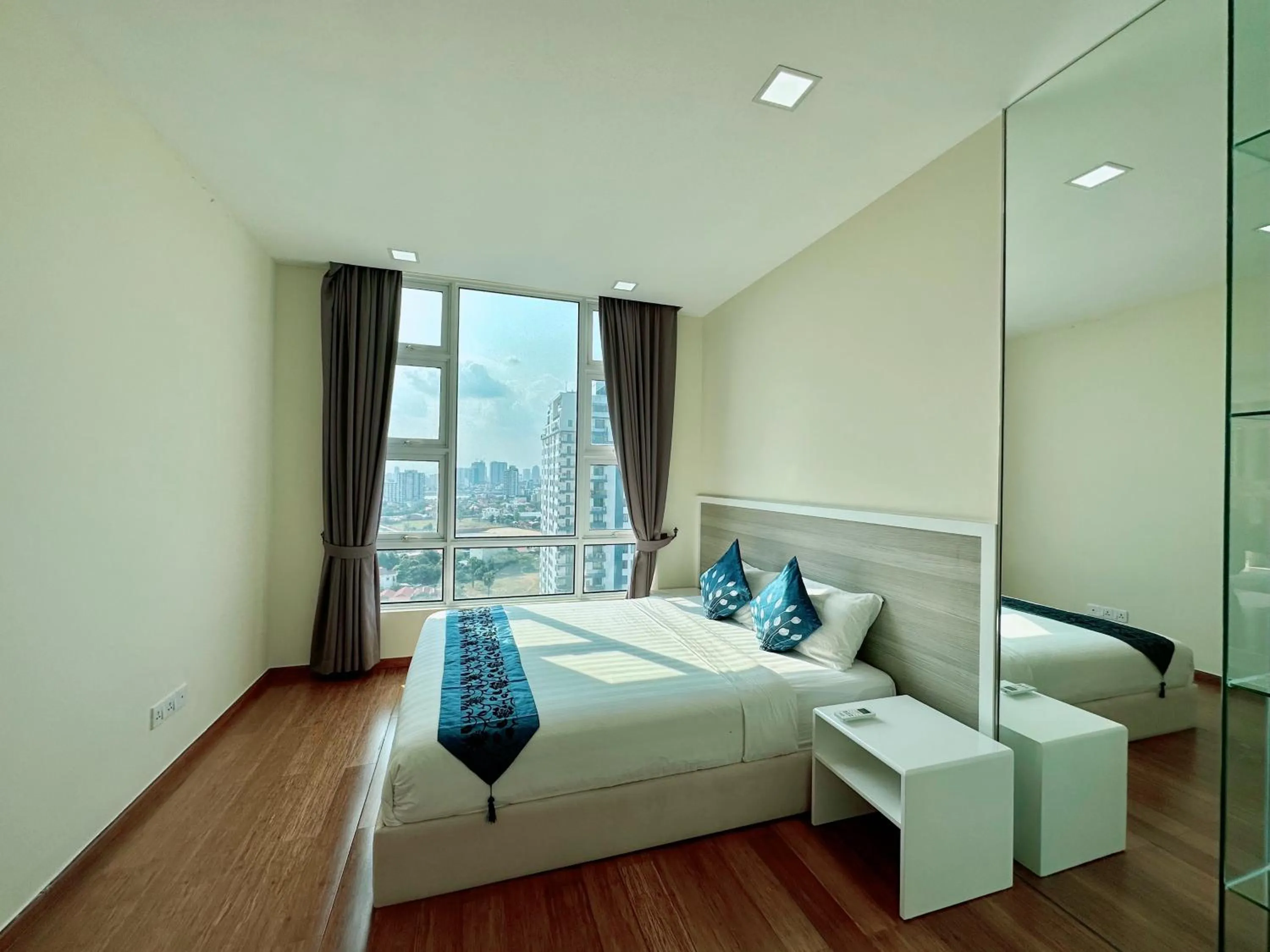 View (from property/room), Bed in Infinity 28 Hotel and Residence