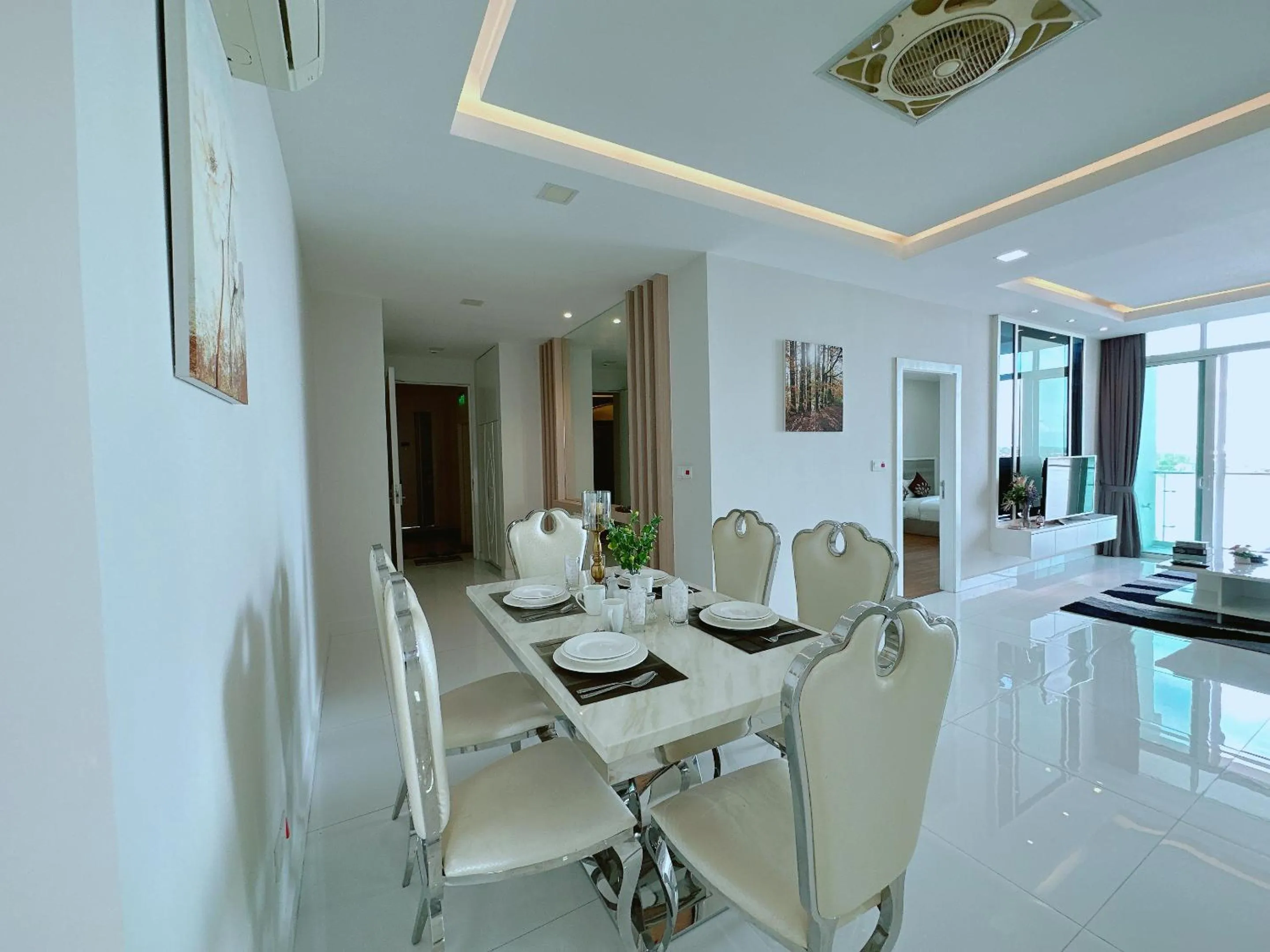 Dining area in Infinity 28 Hotel and Residence