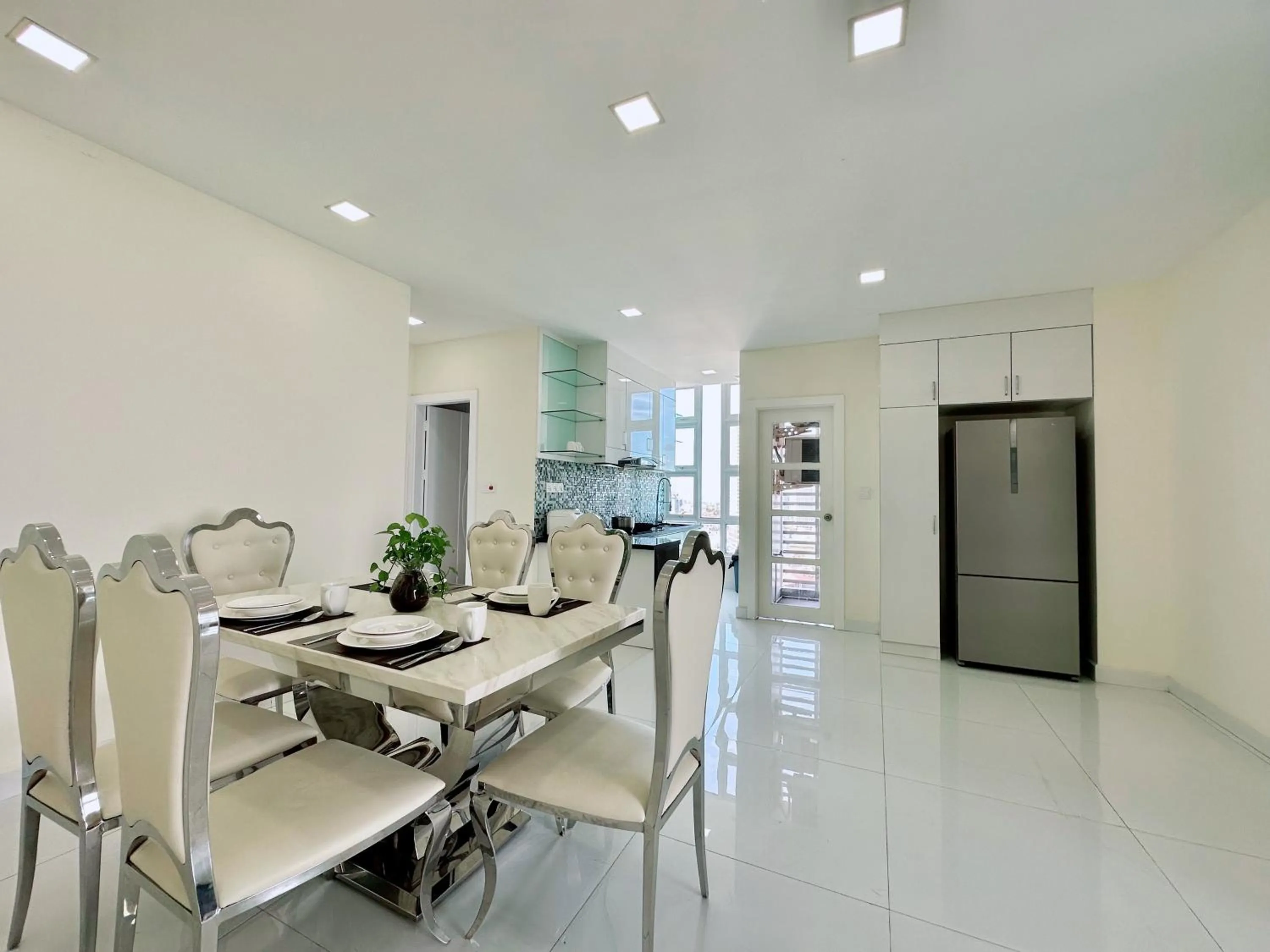 Dining area in Infinity 28 Hotel and Residence