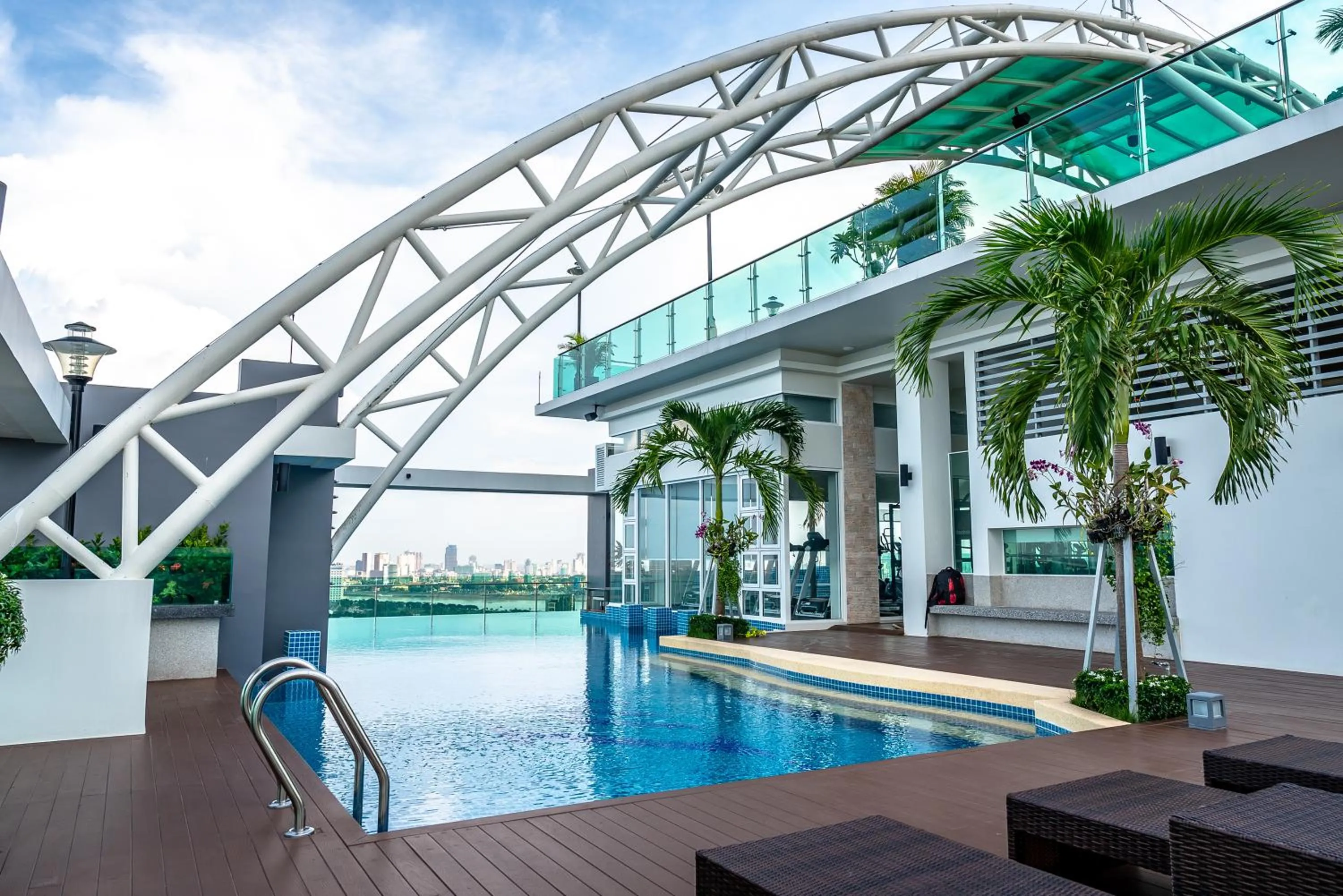 Swimming pool in Infinity 28 Hotel and Residence