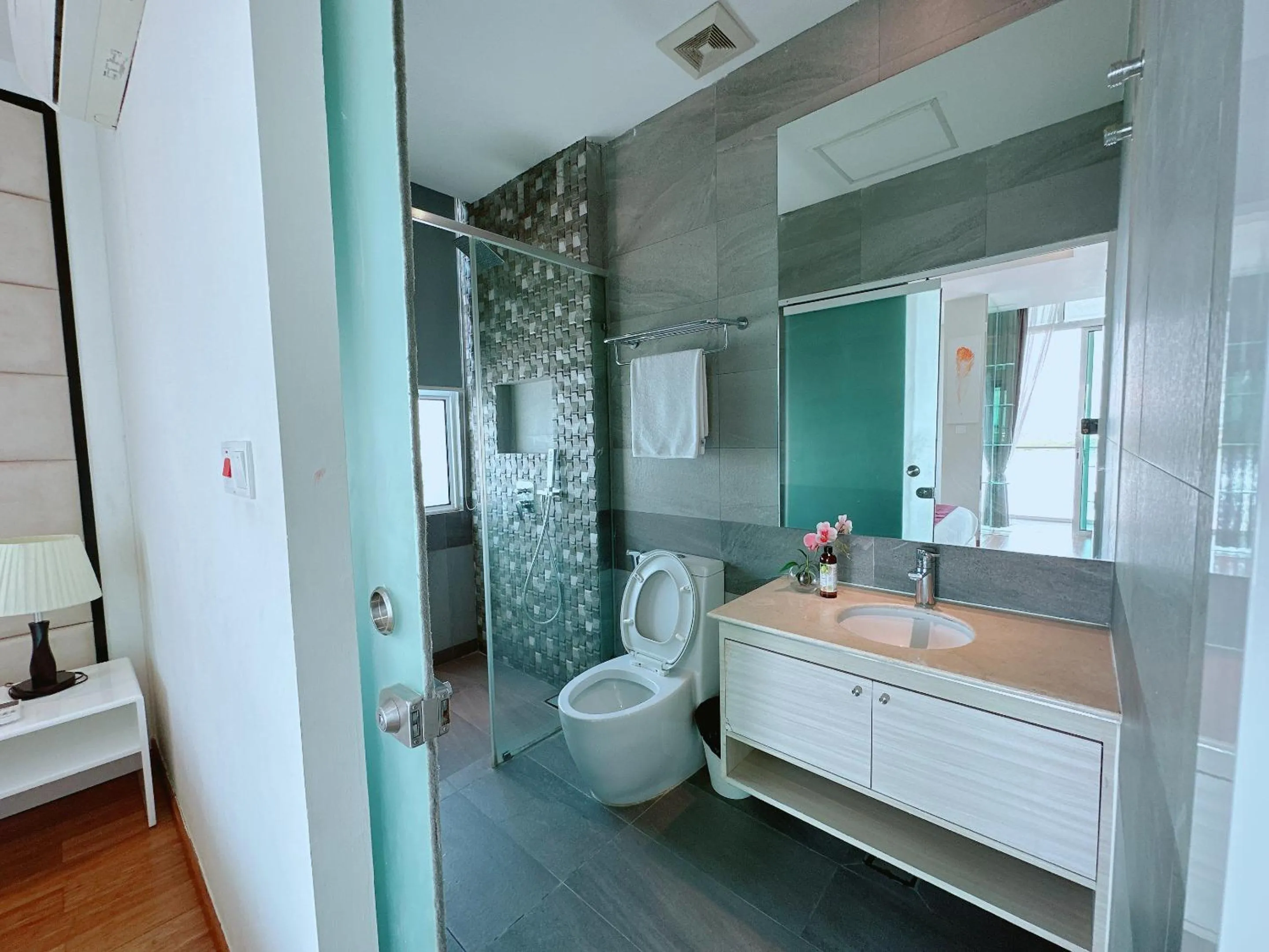 Bathroom in Infinity 28 Hotel and Residence