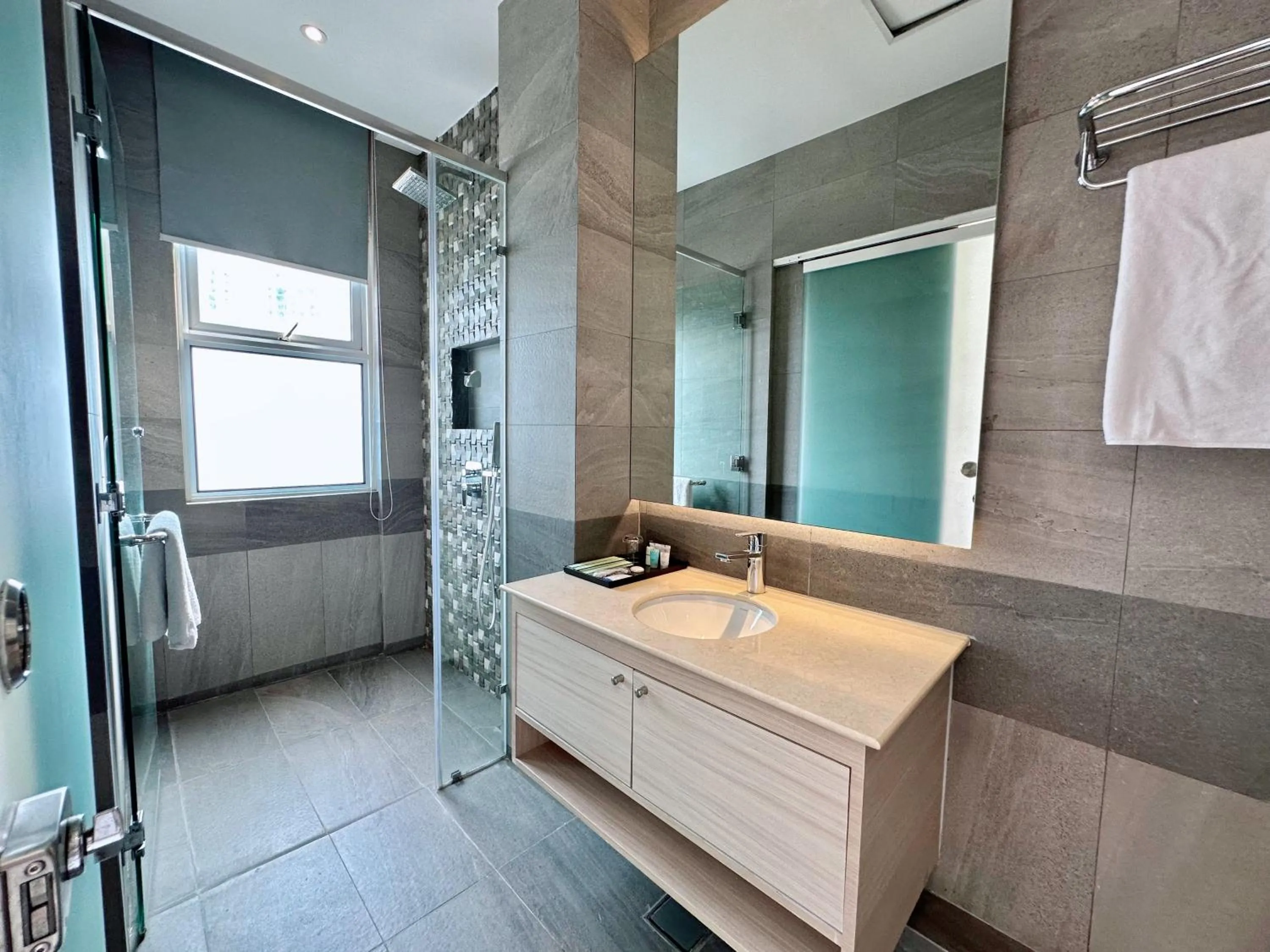 Shower in Infinity 28 Hotel and Residence