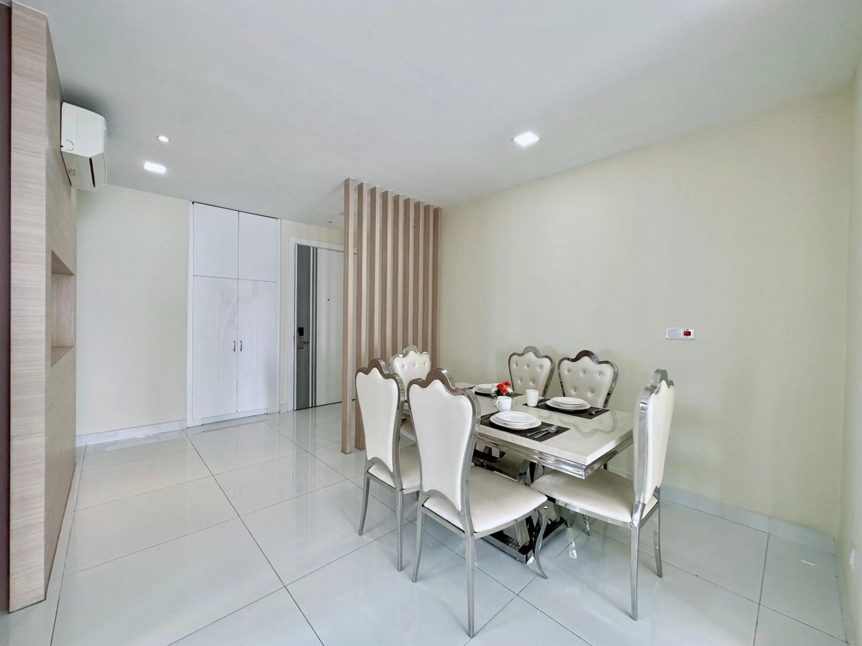 Dining area in Infinity 28 Hotel and Residence