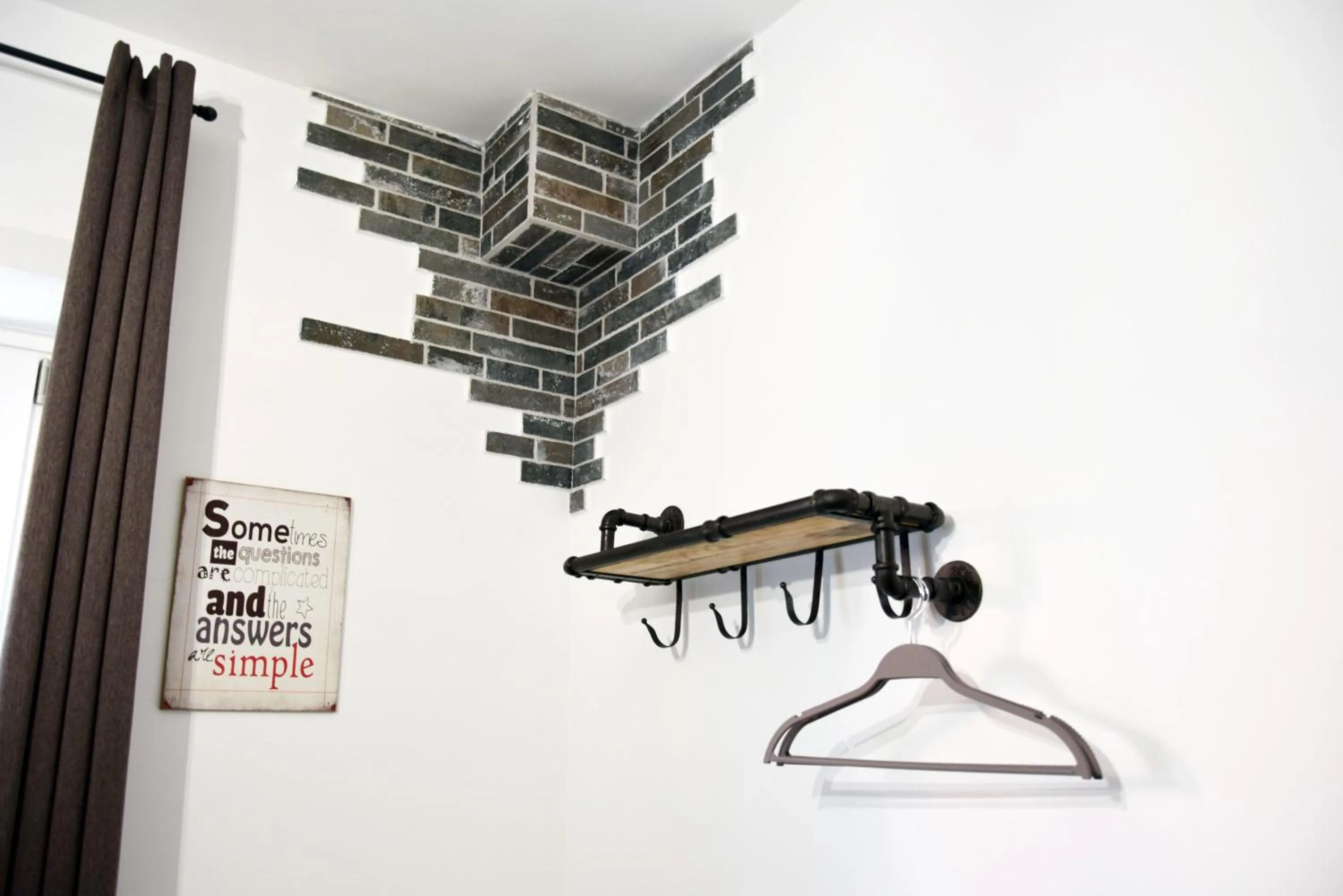 Photo of the whole room in Damiva