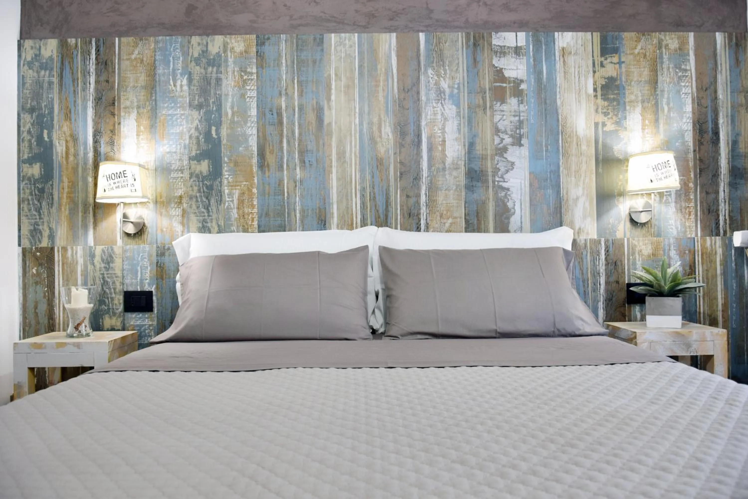 Bedroom, Bed in Damiva