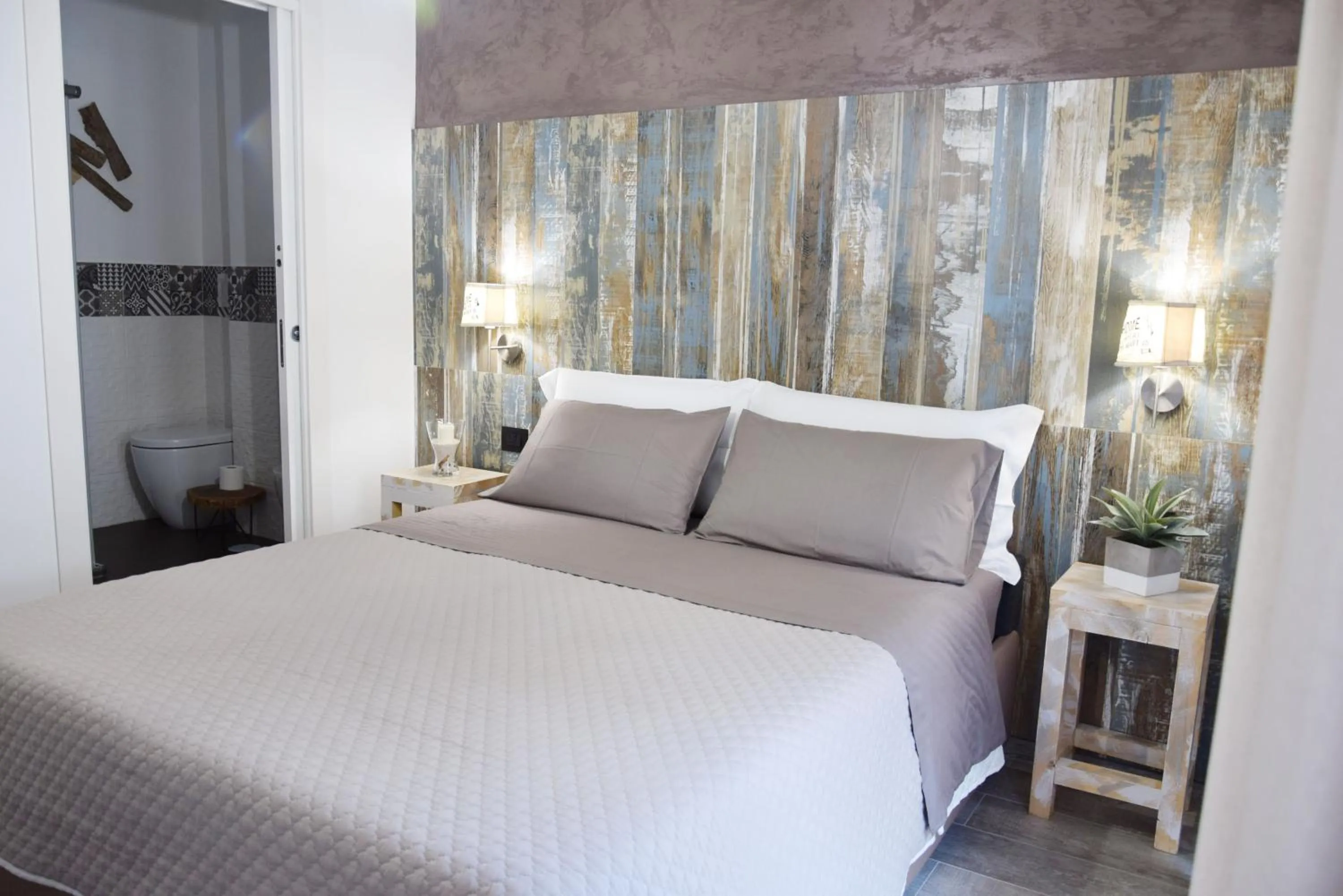 Bedroom, Bed in Damiva