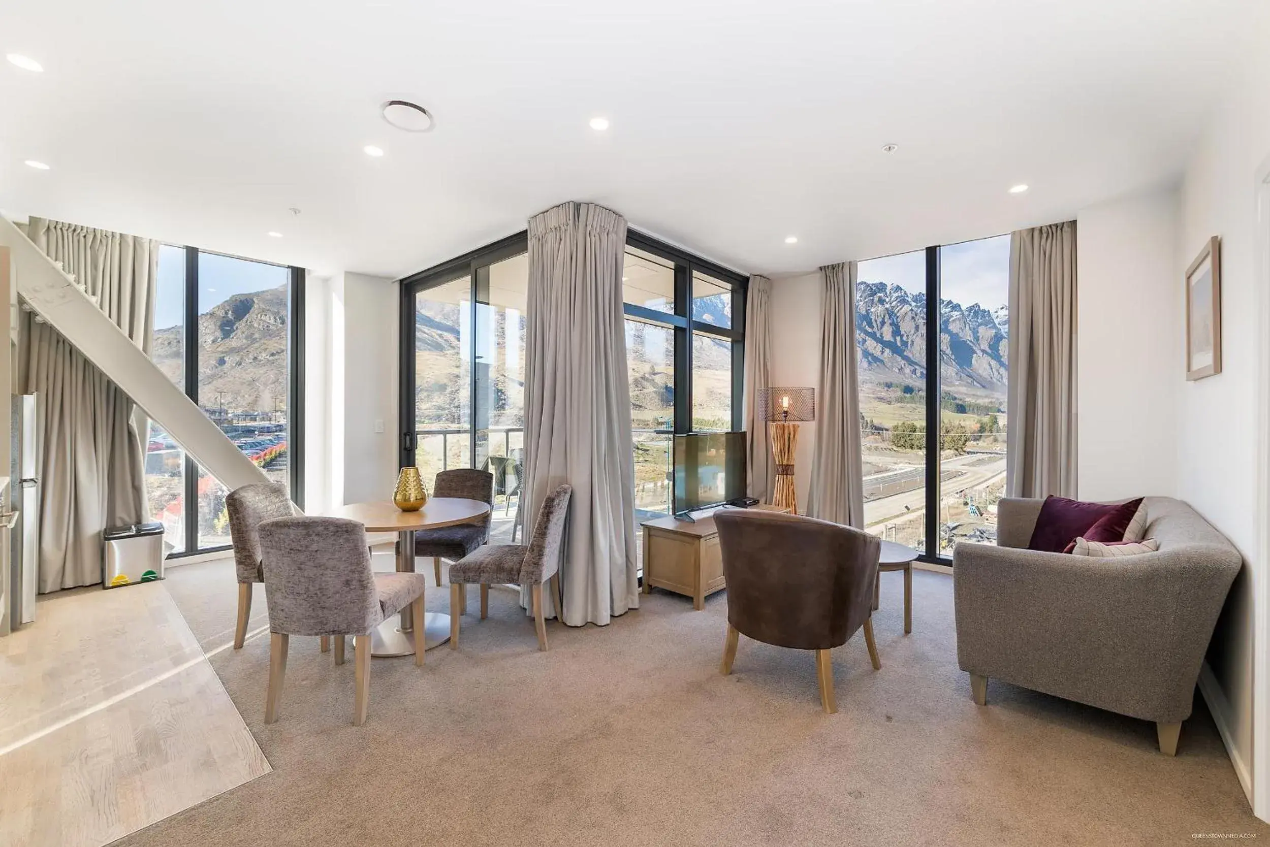Executive 2 Bedroom Apartment Remarkables Park Executive 2 Bedroom Apartment Remarkables Park