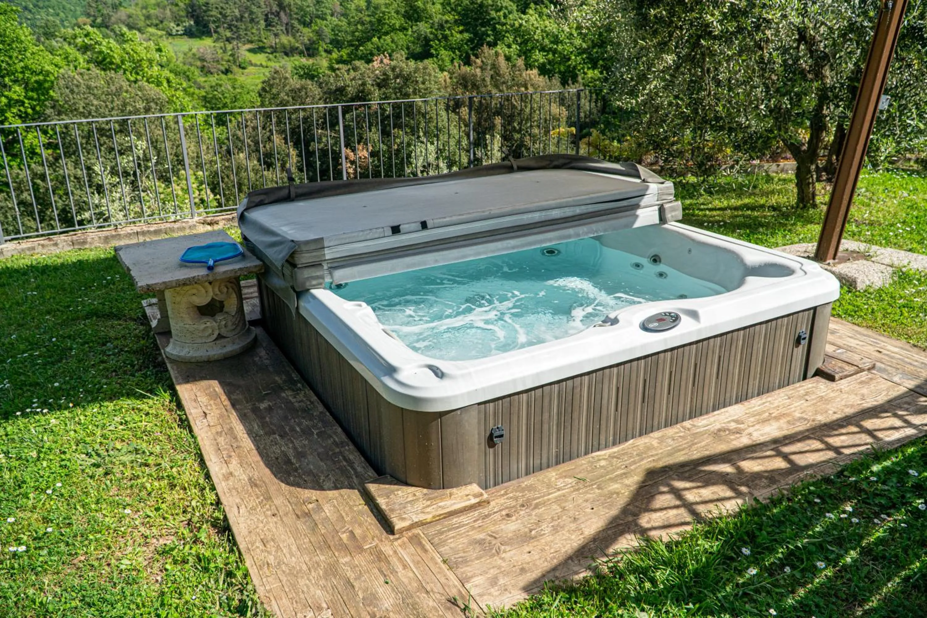 Hot Tub in Piccozzo agritour