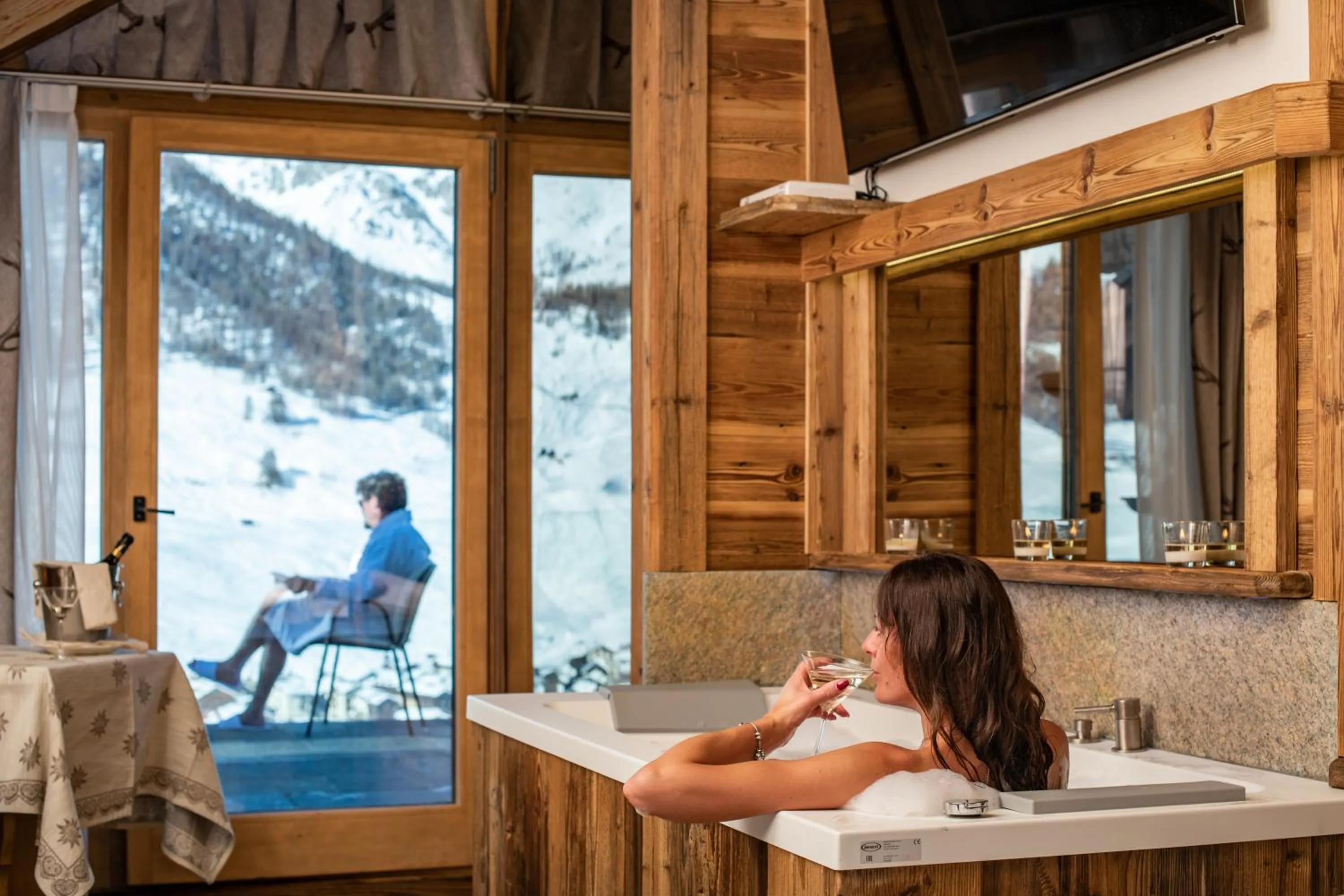 Hot Tub in Park Chalet Village