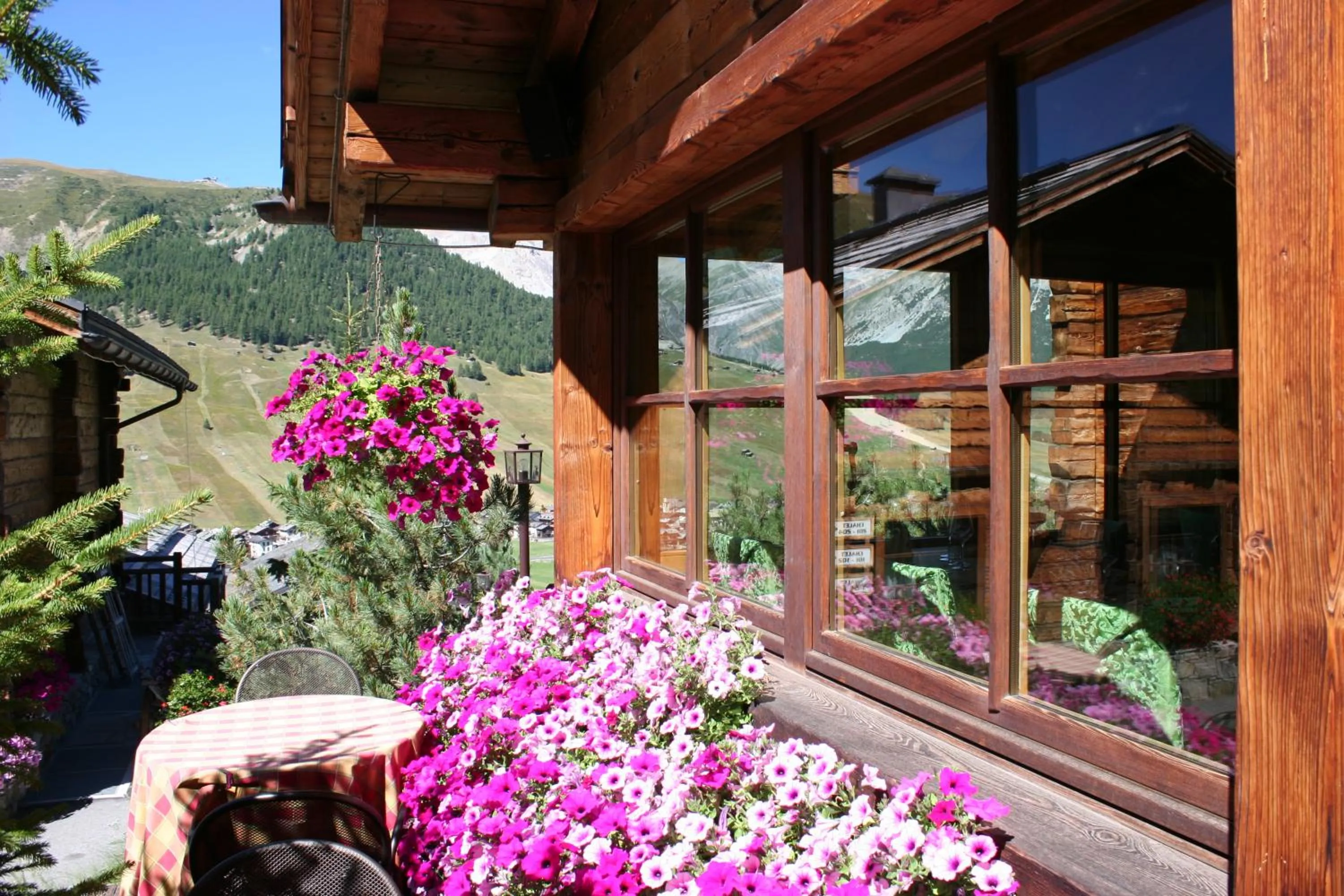 Decorative detail in Park Chalet Village