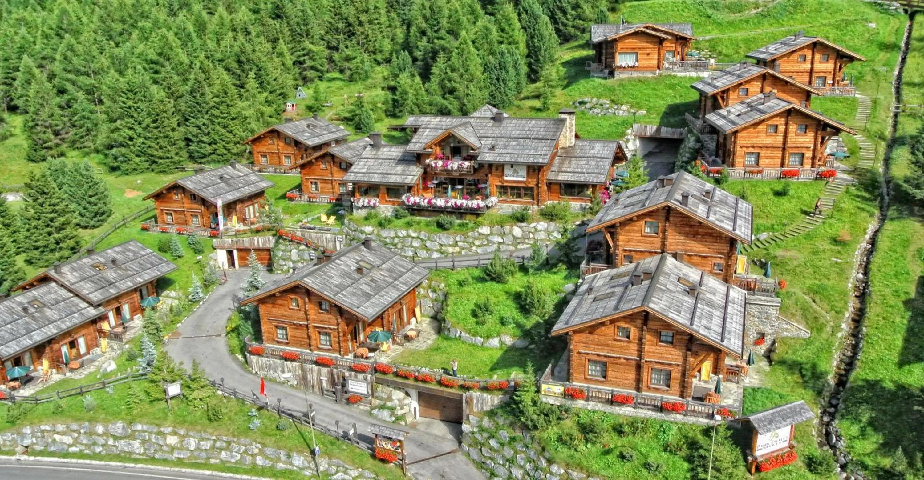 Bird's eye view in Park Chalet Village